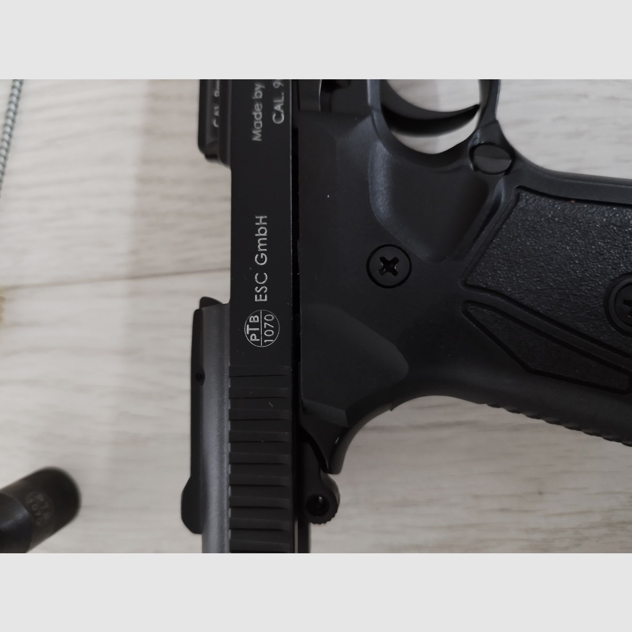 Zoraki 914-P Schreckschusspistole 9mm P.A.K. brüniert PTB mit Box, Anleitung und Becher.