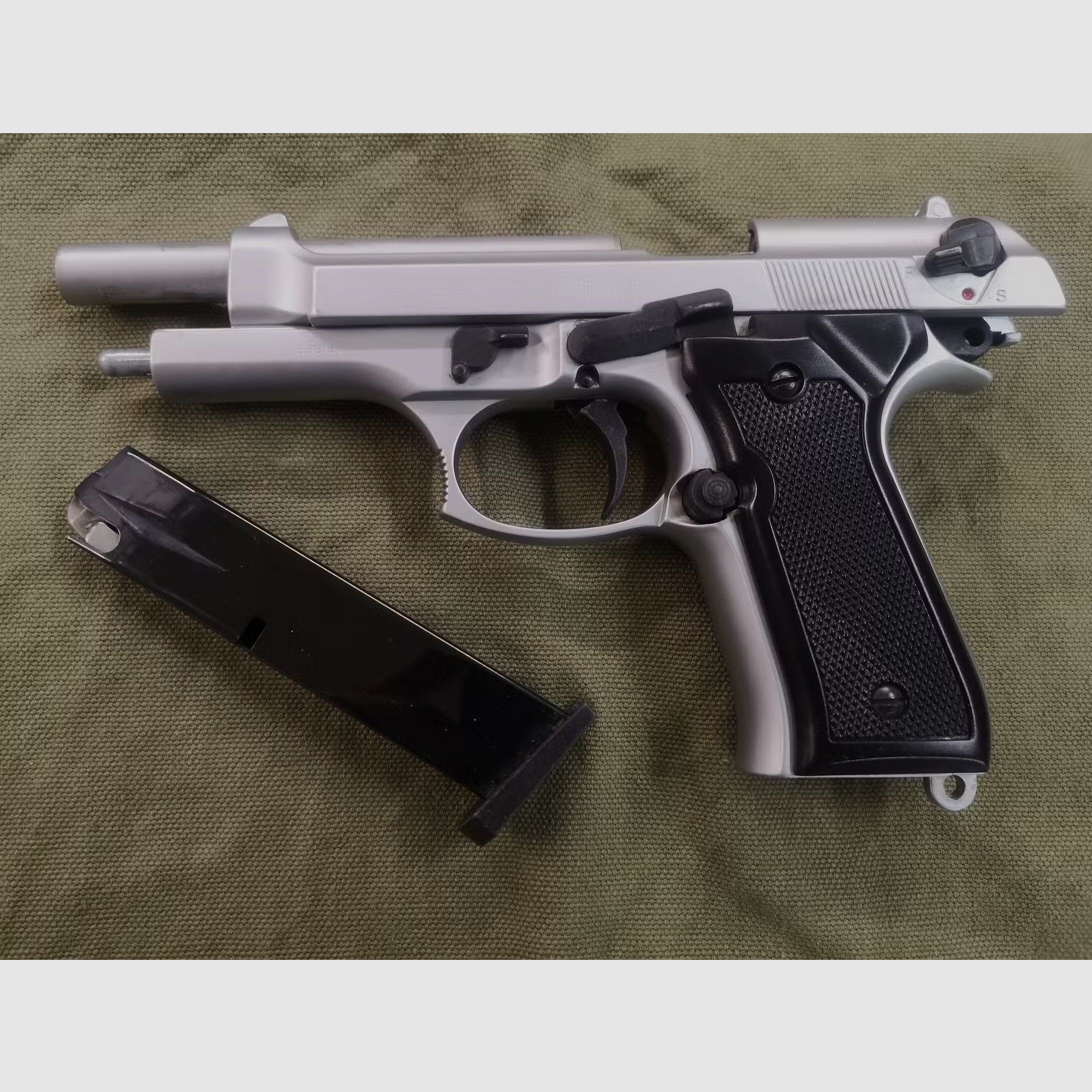 Beretta 92 ME Modell 92 Auto 9mm PAK Schreckschuss Pistole