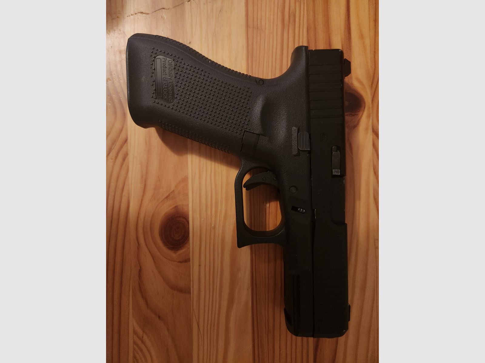 Glock 45 Airsoft 6mm BB – 2 magazines + HPA adapter + holster/accessories – 18+