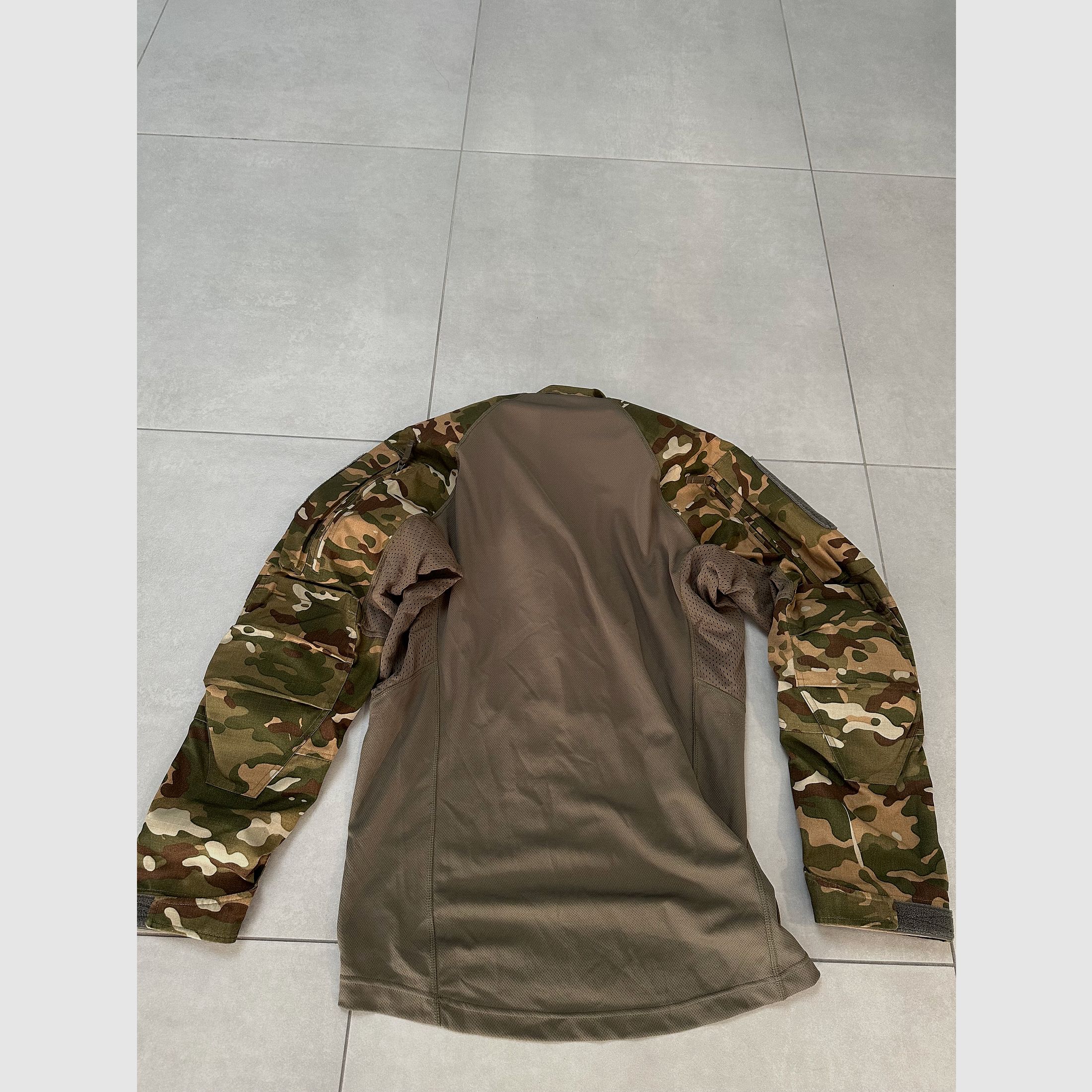 UF Pro Combat Shirt, bijzondere camo, maat L Laagste prijs