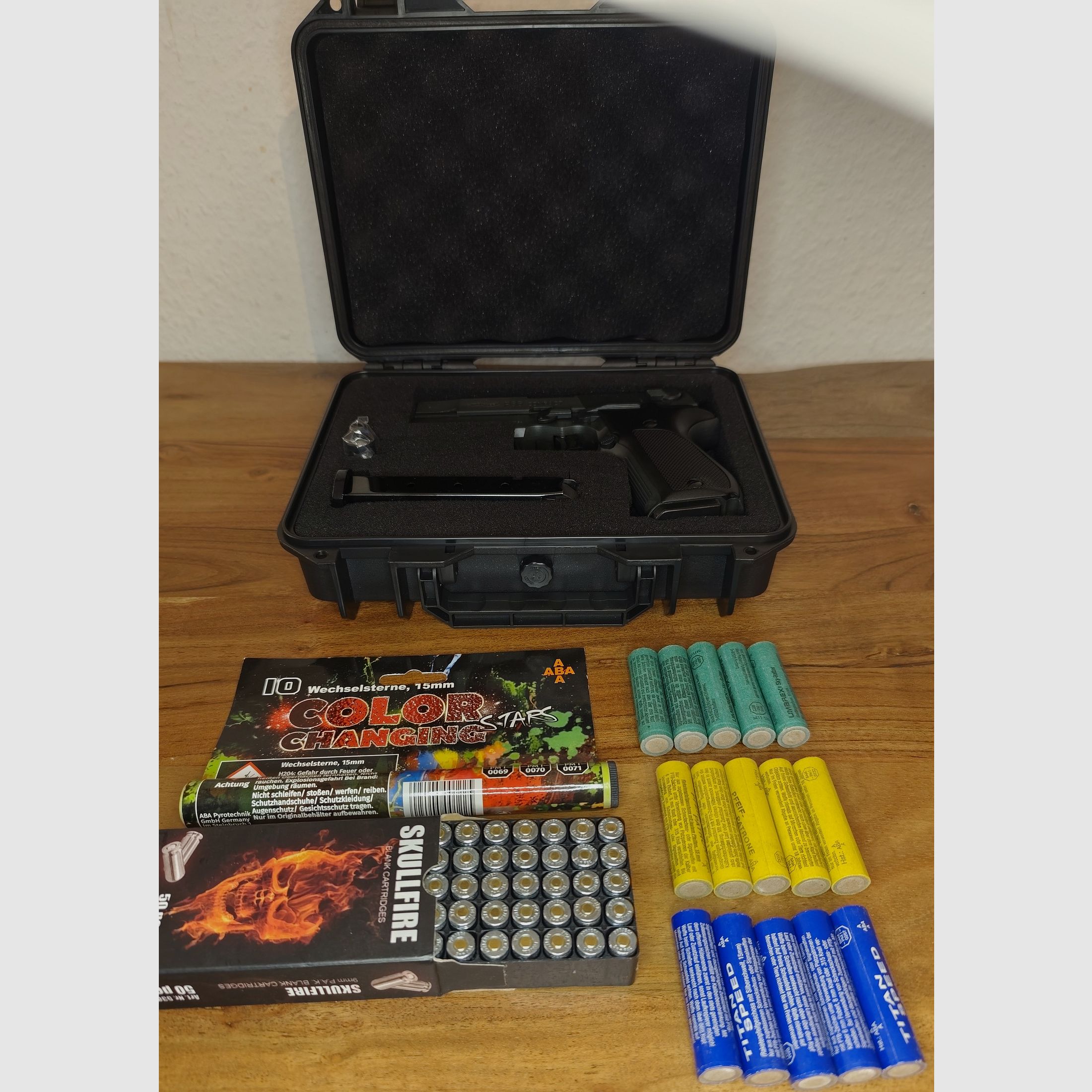 Walther P 88 Compact 9mm 2xMagazin schwarz PTB 764 Neuwertig Silvester-Set 25xPyro Effekte+50 Schuss Munition P.A.K.