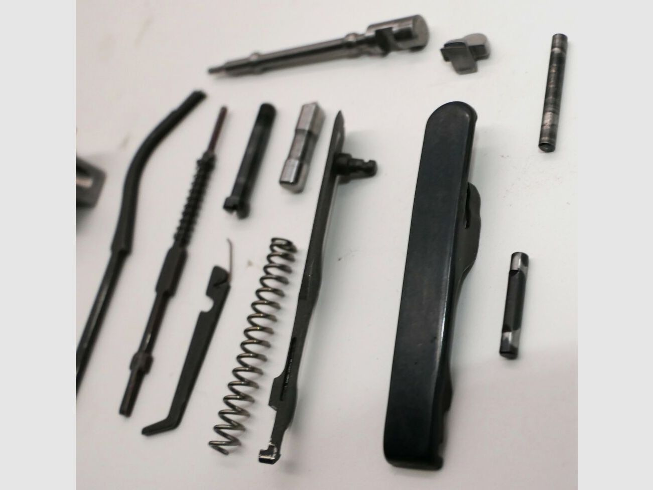 Fabbrica di armi Walther Ulm Donau Set di parti libero Walther P38 della Bundeswehr 14 parti