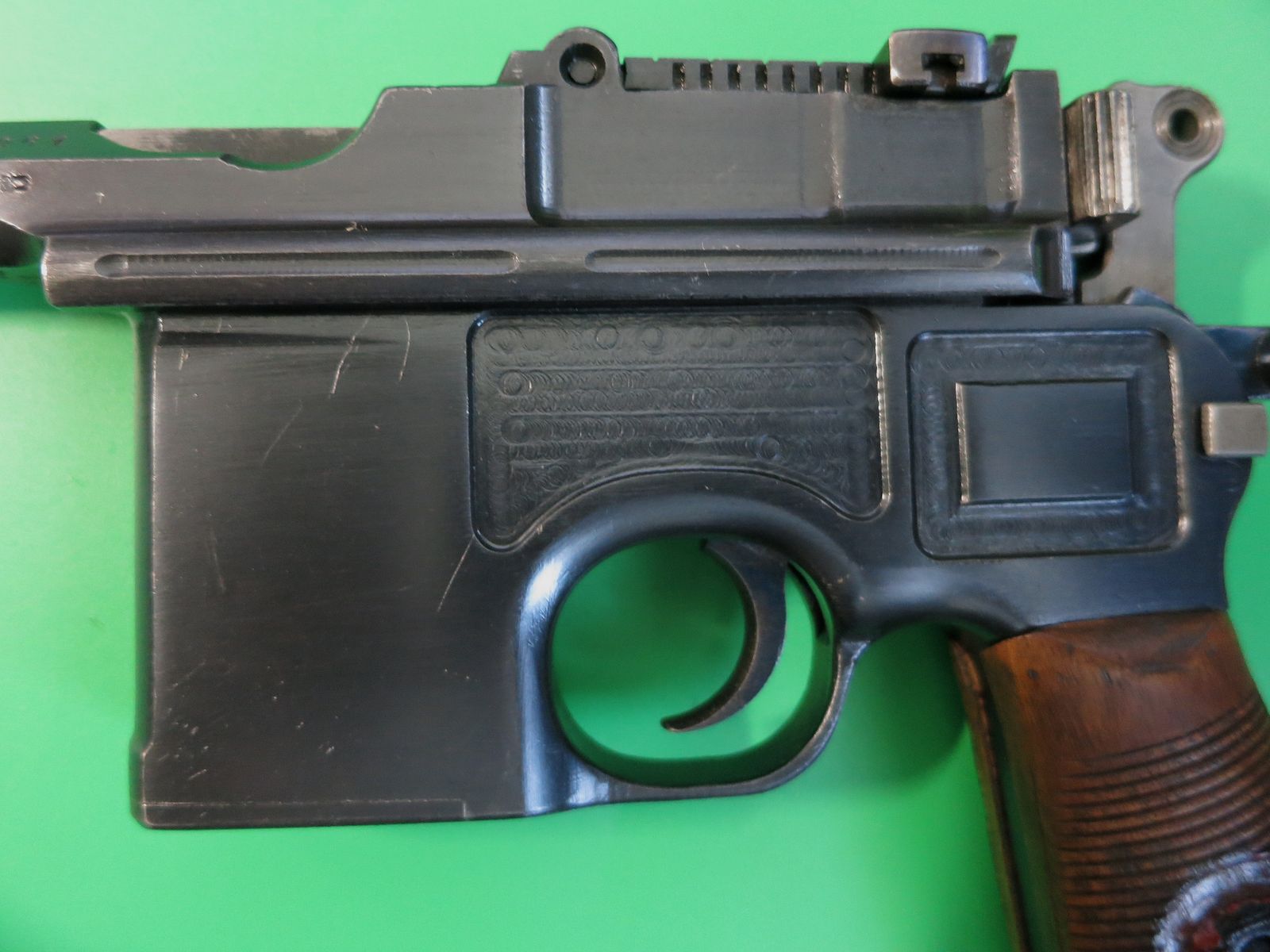 Mauser C96 -Czerwona 9-, Broomhandle, Mauser Oberndorf, kal. 9 mm, numer zgodny, oryginalny łoże + narzędzie #100