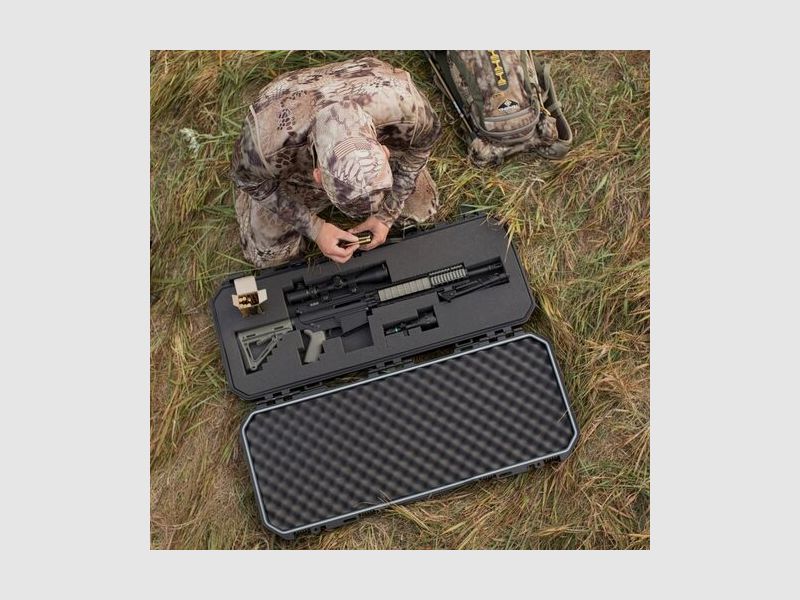 Plano Langwaffenkoffer Allweather 2-Serie für 1 zerlegbare Langwaffe mit Zieloptik