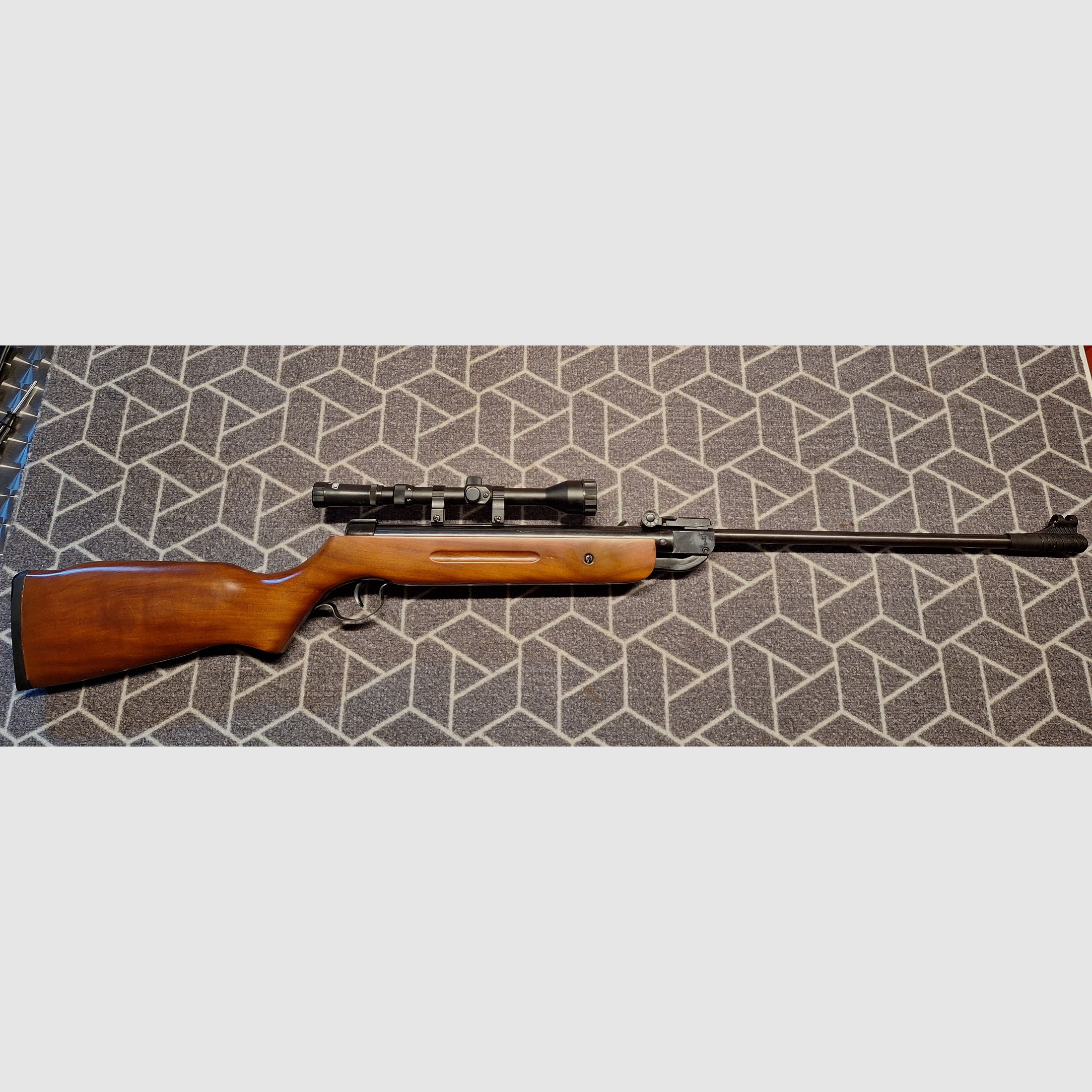 Carabine à air Kandar B2-4 avec scope - comme neuf !