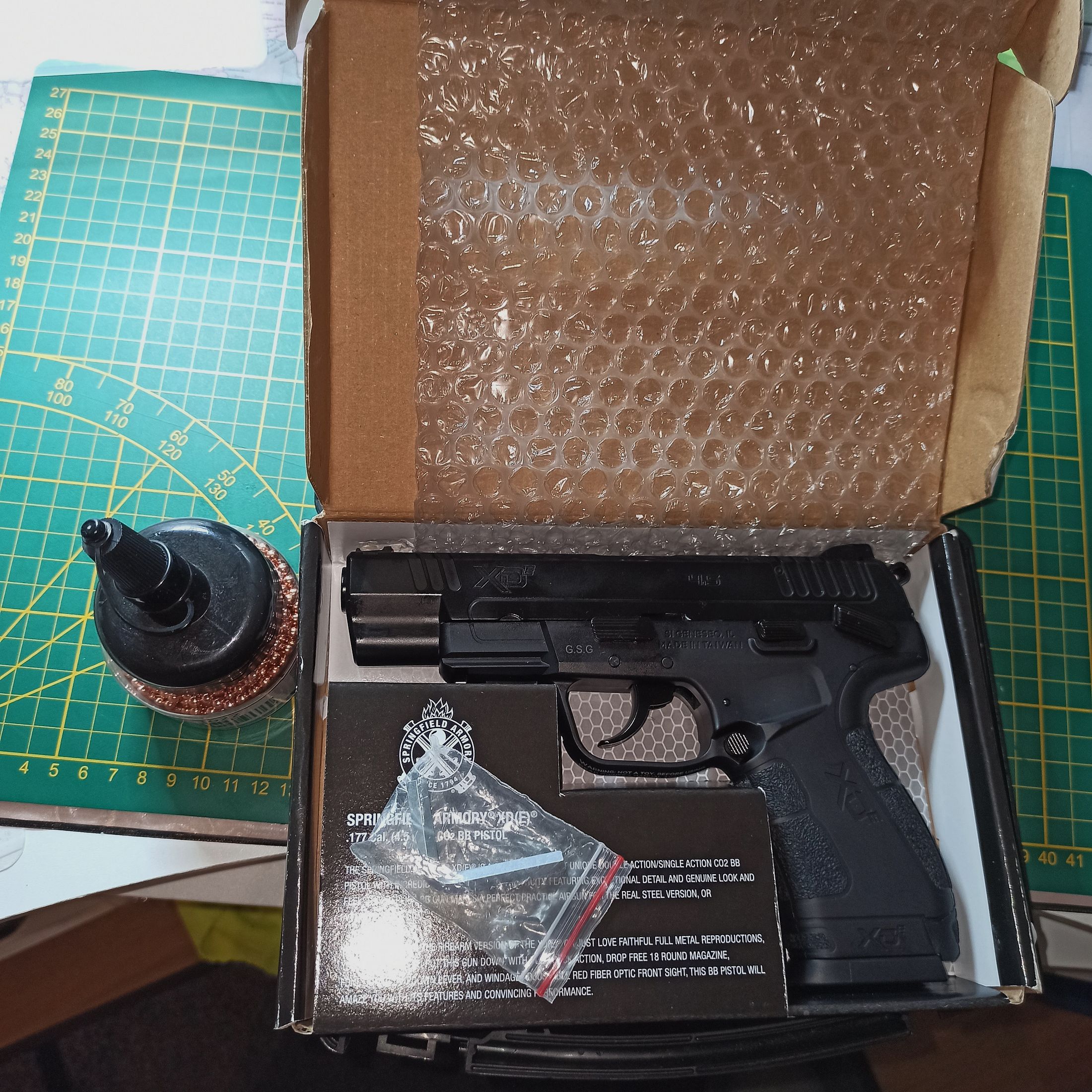 Springfield Amory XDe .177 Kal. Stahl-BB's 4,5mm CO2-Antrieb