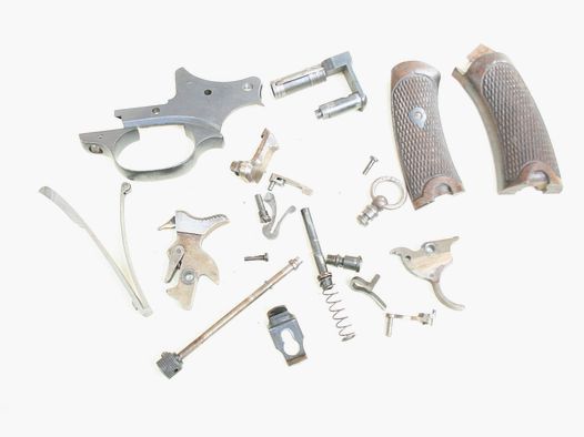 Los von gebrauchten Teilen für Revolver Modell 1892 – 8mm