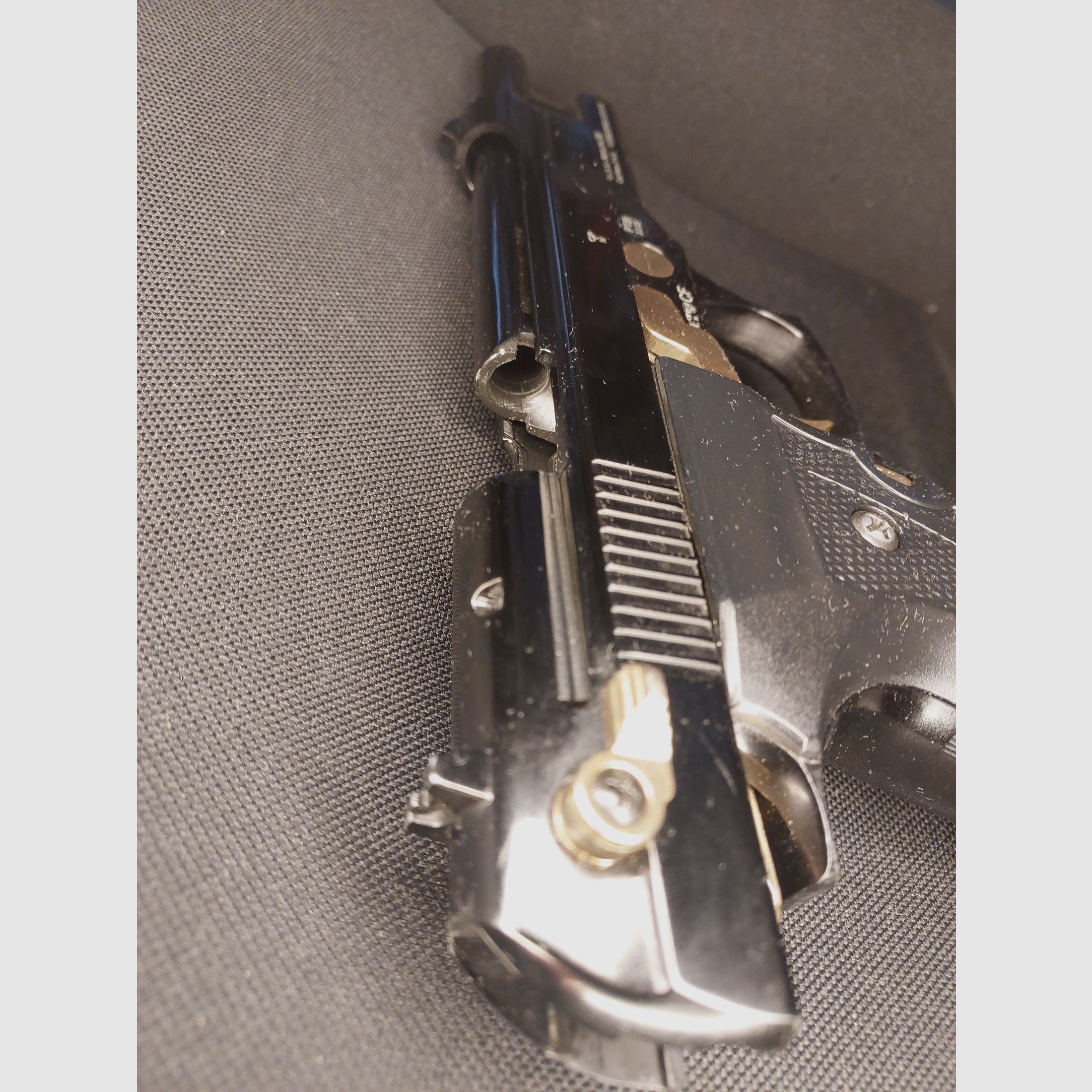 Ekol Firat Magnum Schreckschuss Pistole Schwarz/Gold Kal. 9mm P.A.K. (PTB 1112)