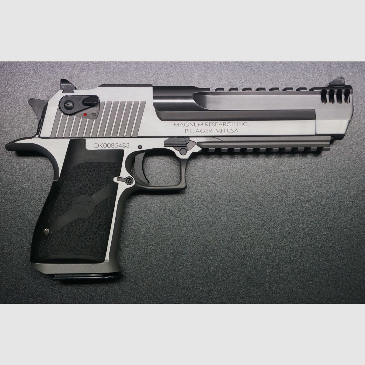 Magnum Research Desert Eagle .50 AE, Bild 1 von 7
