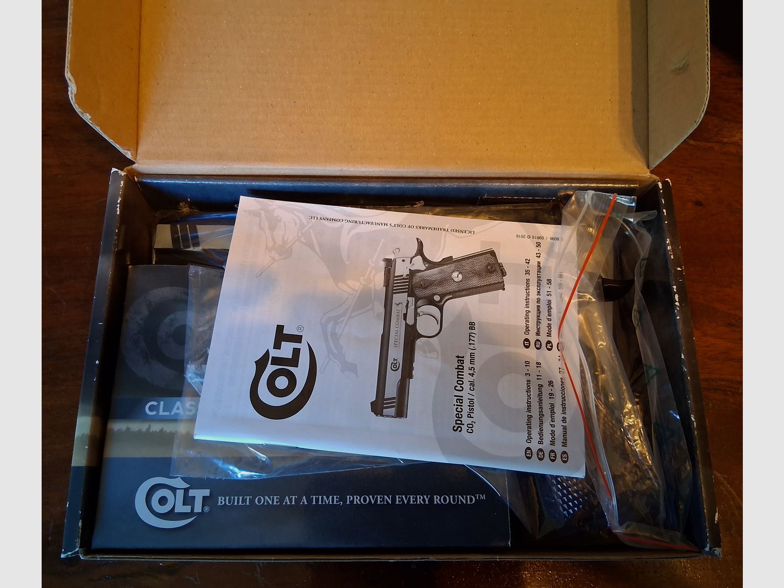 Colt 1911 A1 CO² calibre .177 /4,5mm BB avec marquage F, libre à partir de 18 ans