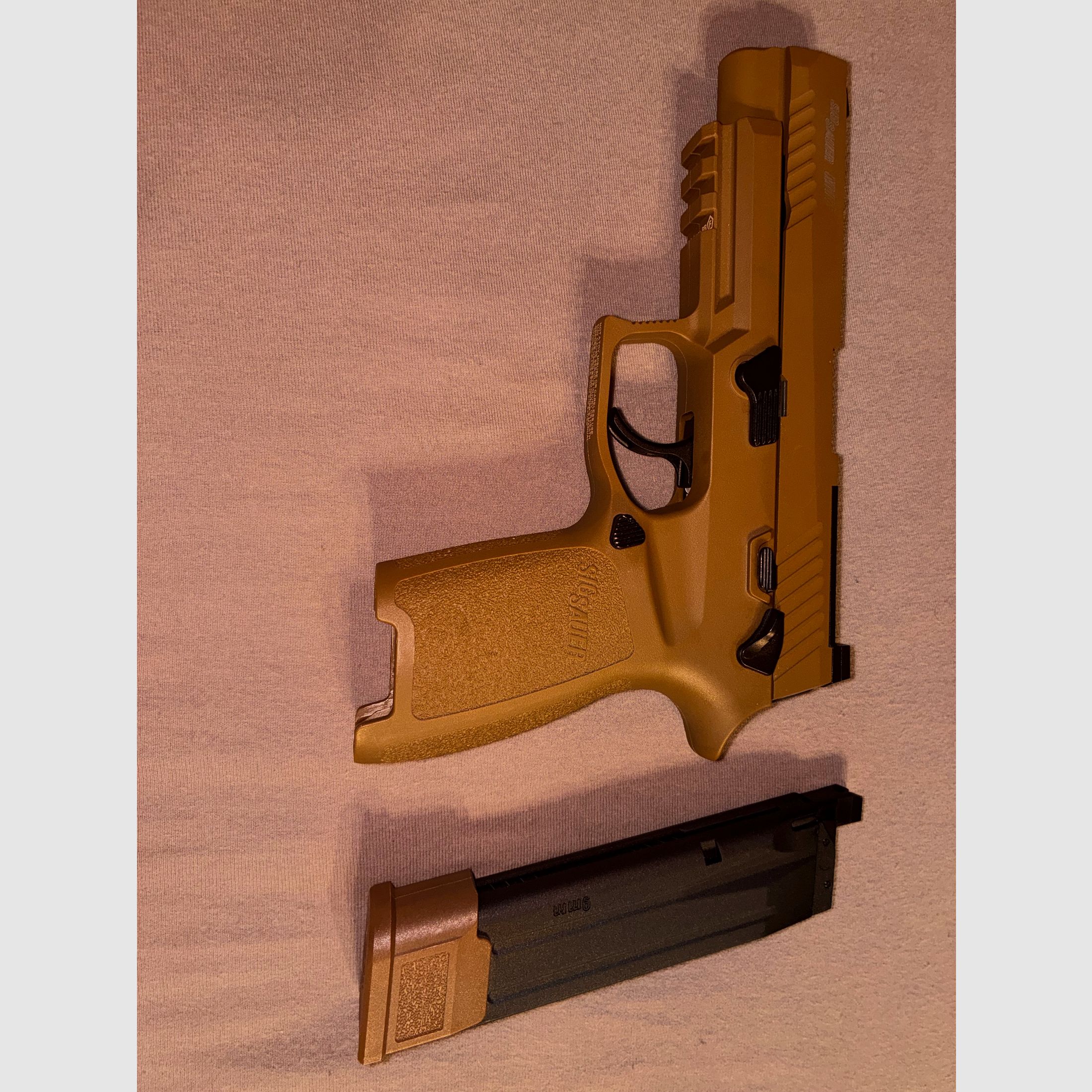 VFC Sig Sauer ProForce P320-M17 w. metal slide gas blowback 6mm BB Coyote Tan