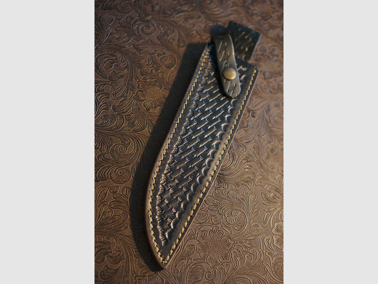 Riesiges Bowie - 36,9cm - Damast - Walnuss - Lederscheide - Neu!