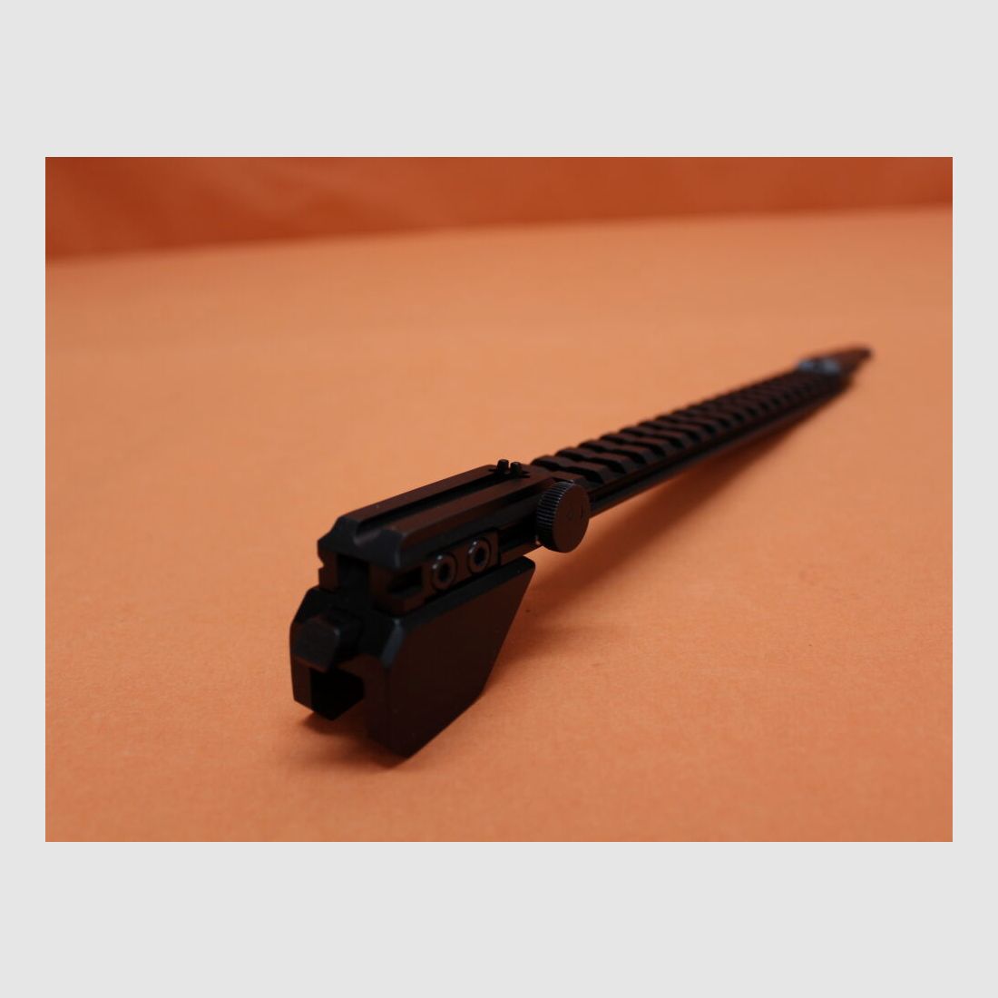 UTG - Leapers Kalashnikov AKM: Montaje de riel superior UTG (MNT-988Q) Sistema de riel Picatinny táctico QD de perfil bajo AK47