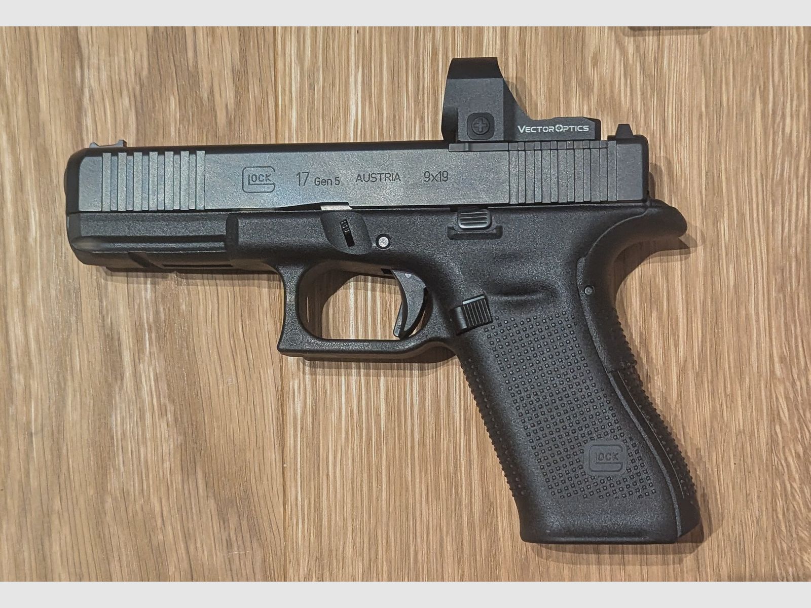 Glock 17 Gen 5 MOS + 4 Magazine + Holster