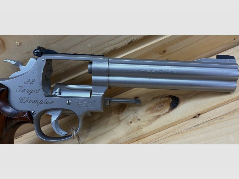 Smith & Wesson Mod. 617 Target Champion .22 l.r. Impugnature in legno .22lr