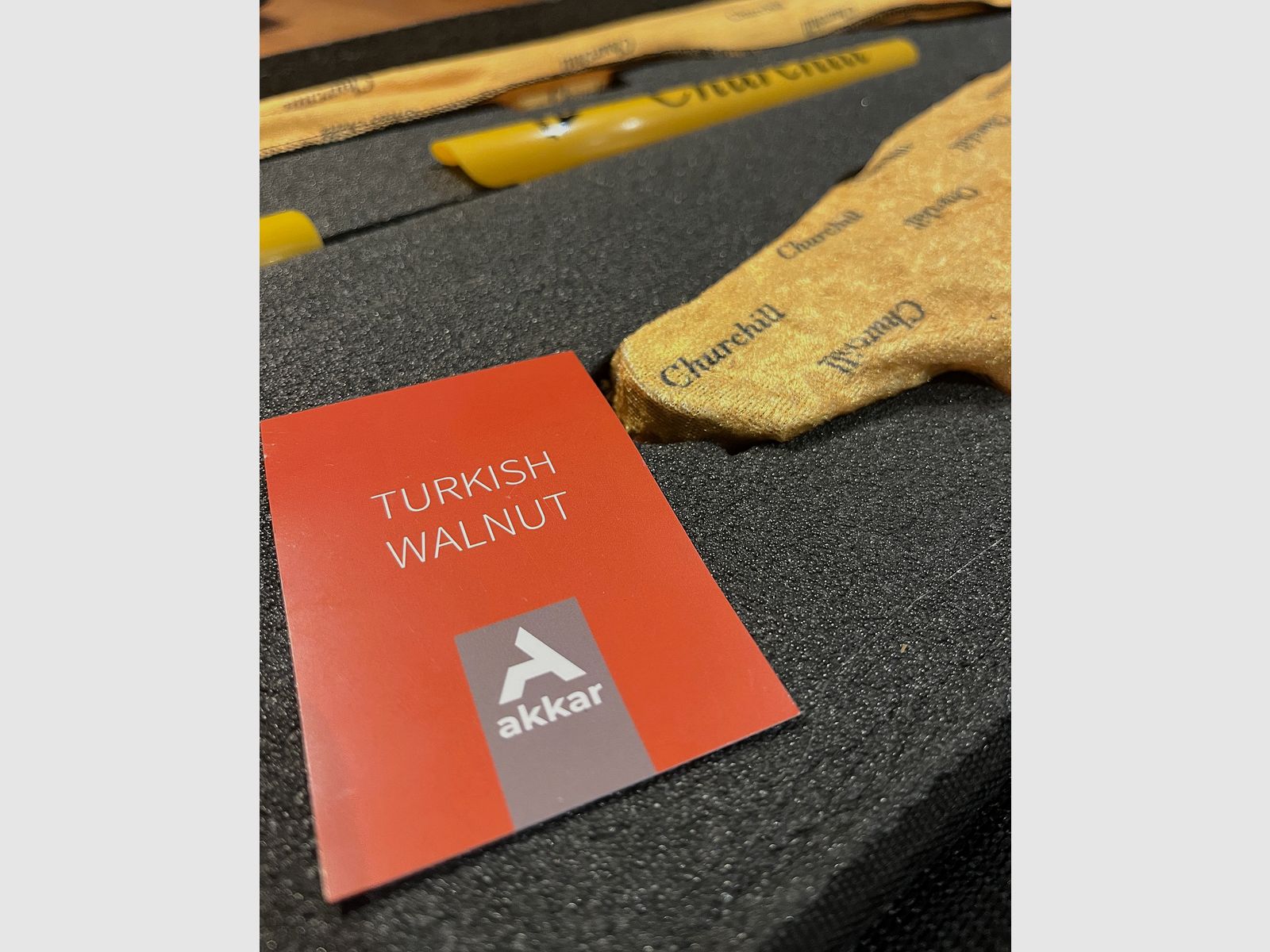 Akkar Churchill 206E LADY Czarny II