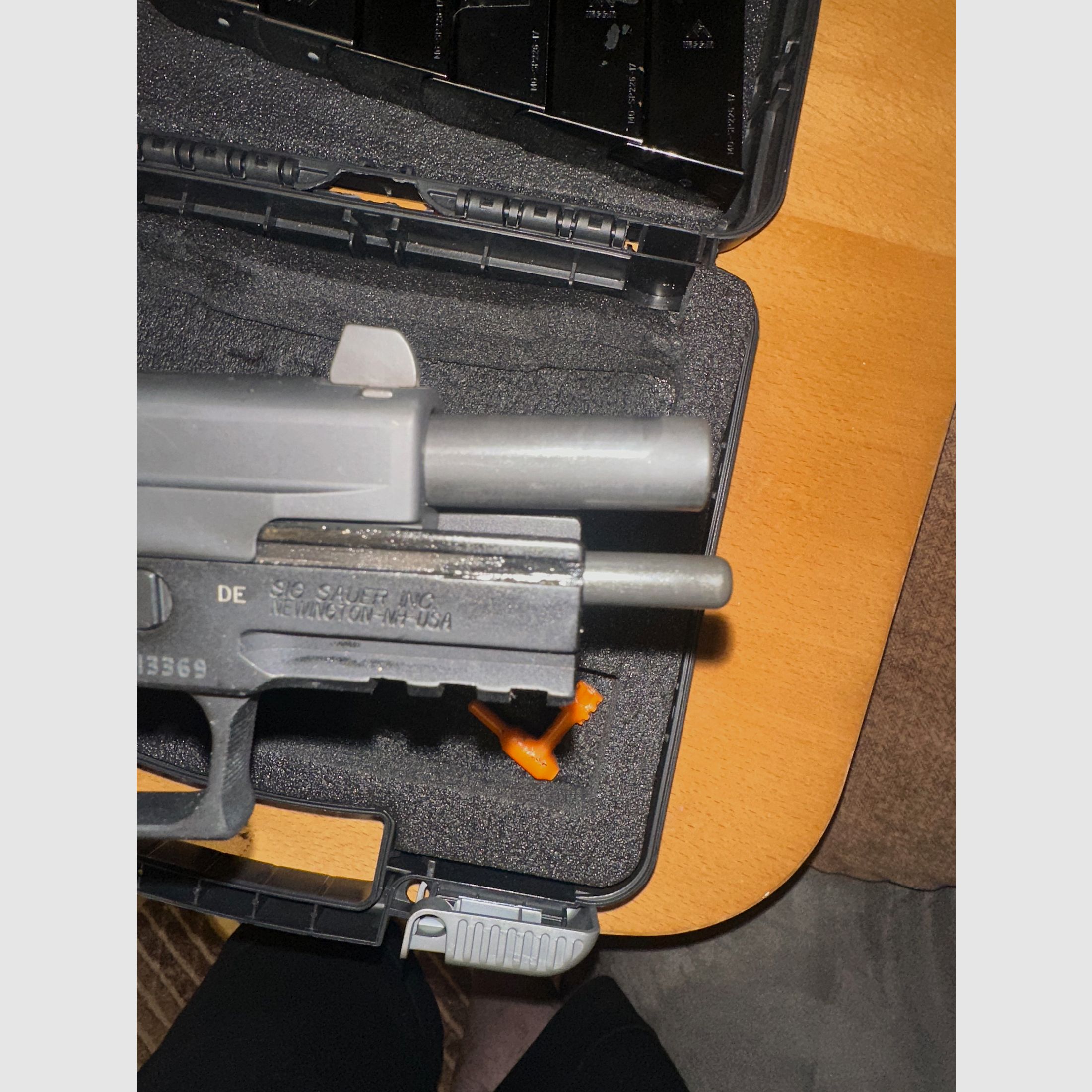  SIG Sauer Ha.Pistol 9mmLuger SIG Sauer P226 US Navy-SEALS (9mmPara/9x19) and HOLSTER
