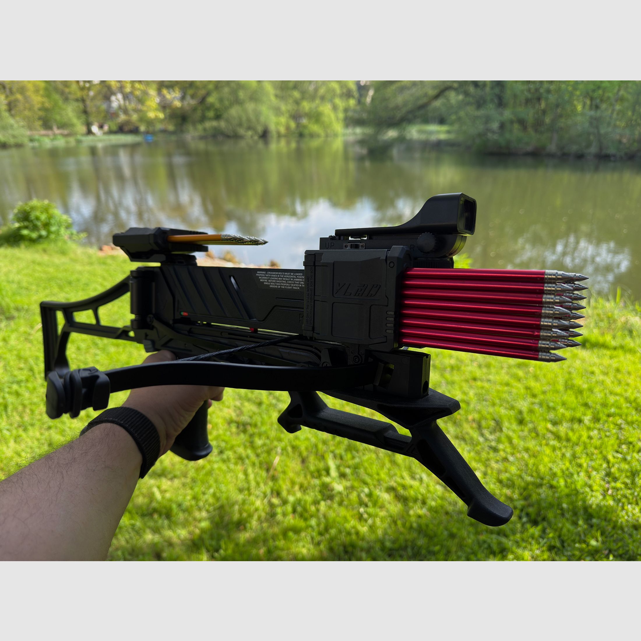 Ultrakomplettpaket EK Archery Vlad Repetierarmbrust mit 8 Schuß Magazin, Tasche, 30, 60 und 90 lbs Bogen, 6 Speadloader, Reddot, Ersatzsehenen, Pfeile usw.