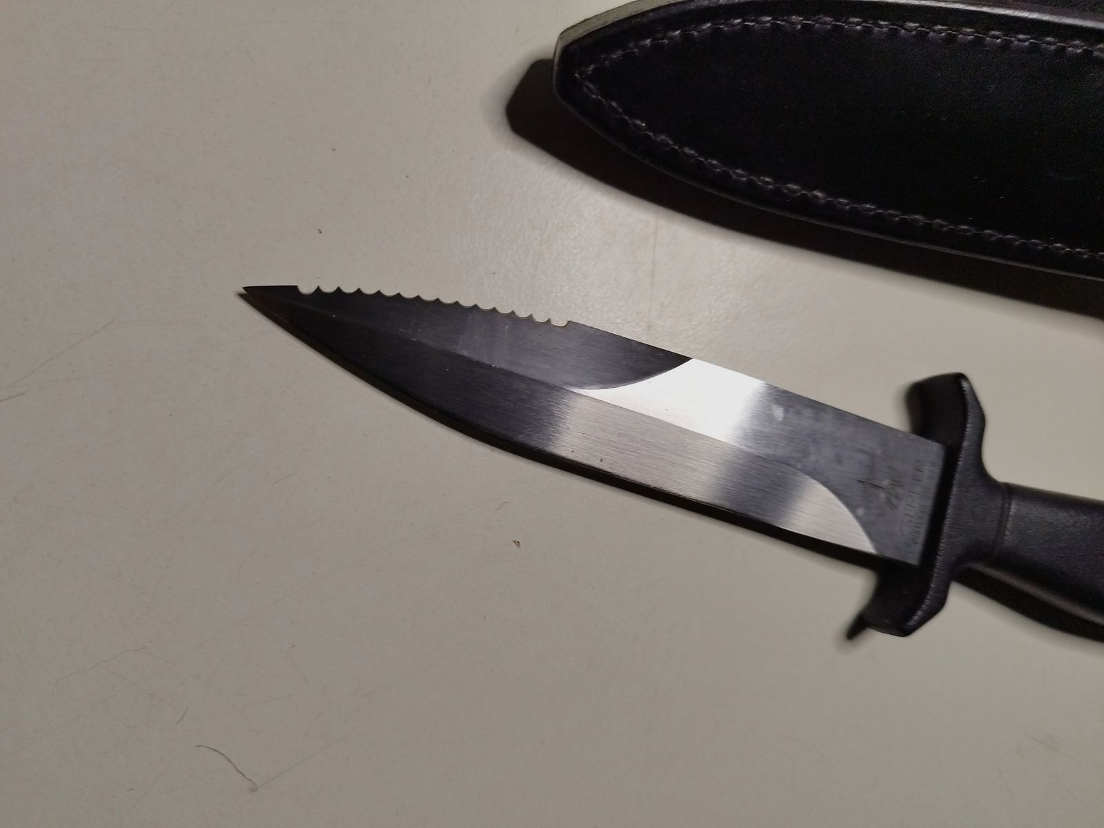 High-quality knife GERBER COMMAND 1 with leather clip sheath