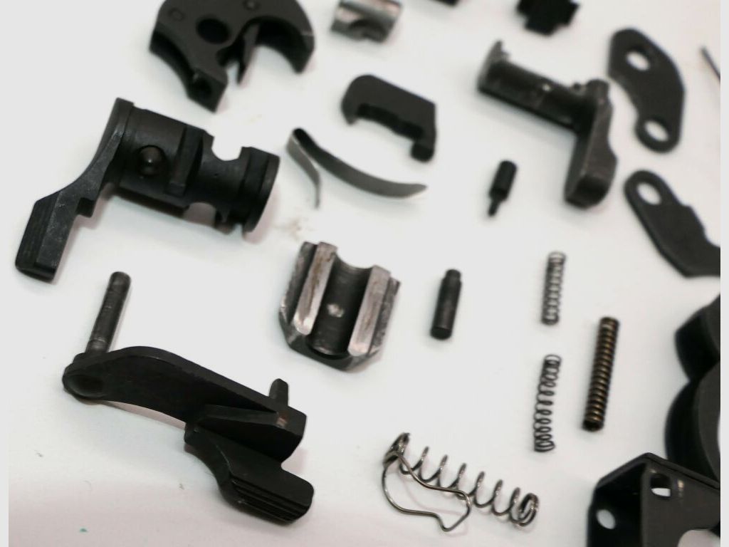 Waffenfabrik Walther Ulm Donau Freier Teilesatz Walther P1 der Bundeswehr 24 Teile