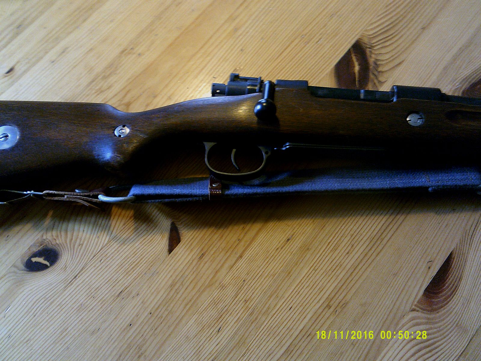 Double Bell Karabiner K 98 Kaliber 6mm BB  mit Holz und Kunststoff-Schaft.