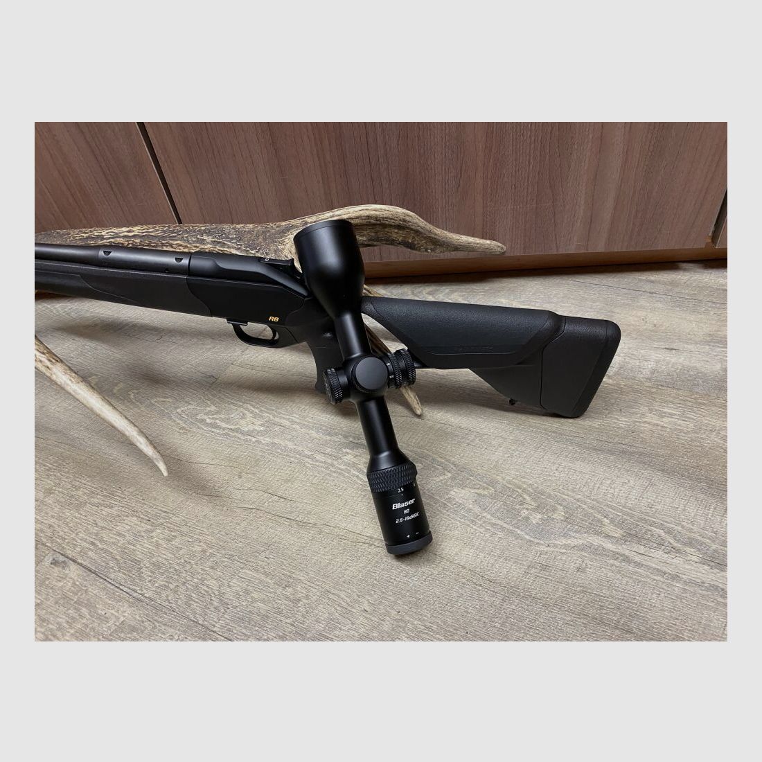 Blaser	 R8 Ultimate, mit Blaser B2 2,5-15x56, Kurzlauf