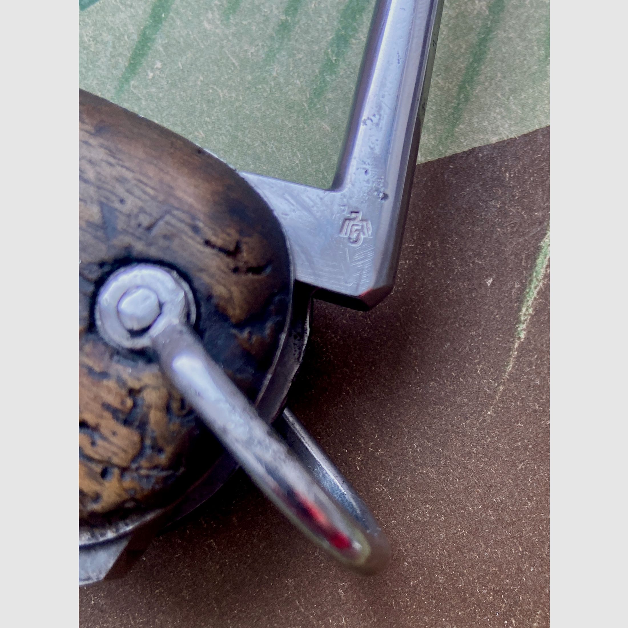 Flieger-Kappmesser der Deutschen Luftwaffe aus dem 2. Weltkrieg; 1. Modell - nicht zerlegbar, mit Fangschnur