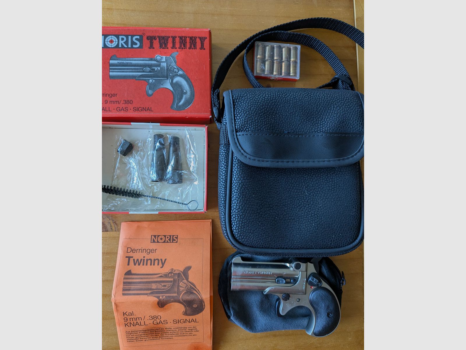 Noris Twinny Derringer Kal.9 mm Knall mit Zubehör, neuwertig