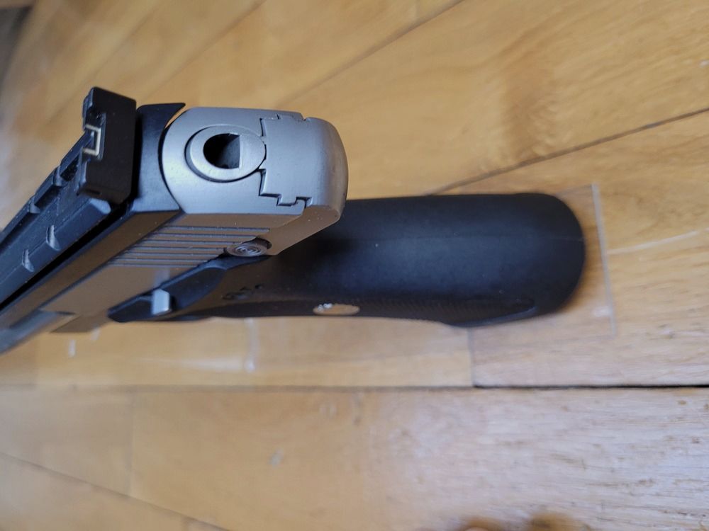 Racé Colt Target Model Pistol – kal. .22LR – Een van de eerste producties uit 1994, volledig van roestvrij staal – Erfgenaam van de legendarische Woodsman – Uitstekende trekker – Zware bull barrel – Picatinny rail – 2e magazijn en originele doos – Tweedehands, bijna nieuw!, afbeelding 12 van 23
