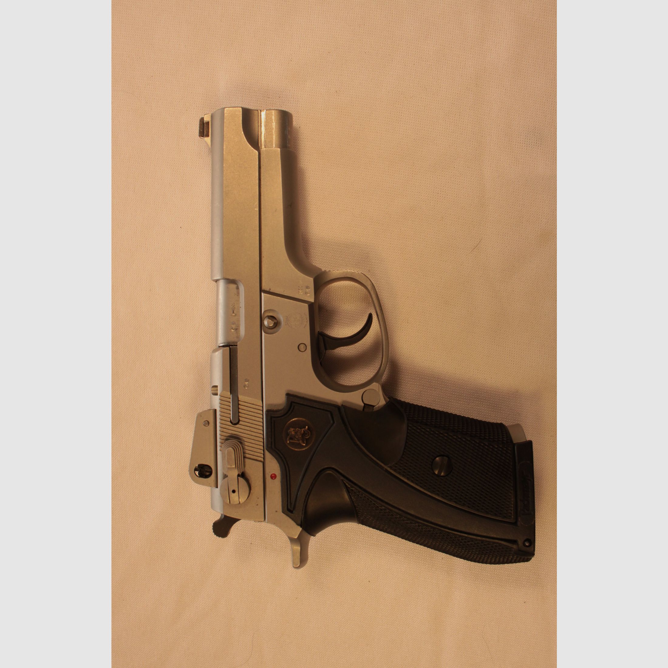 S&W Modell 5906.