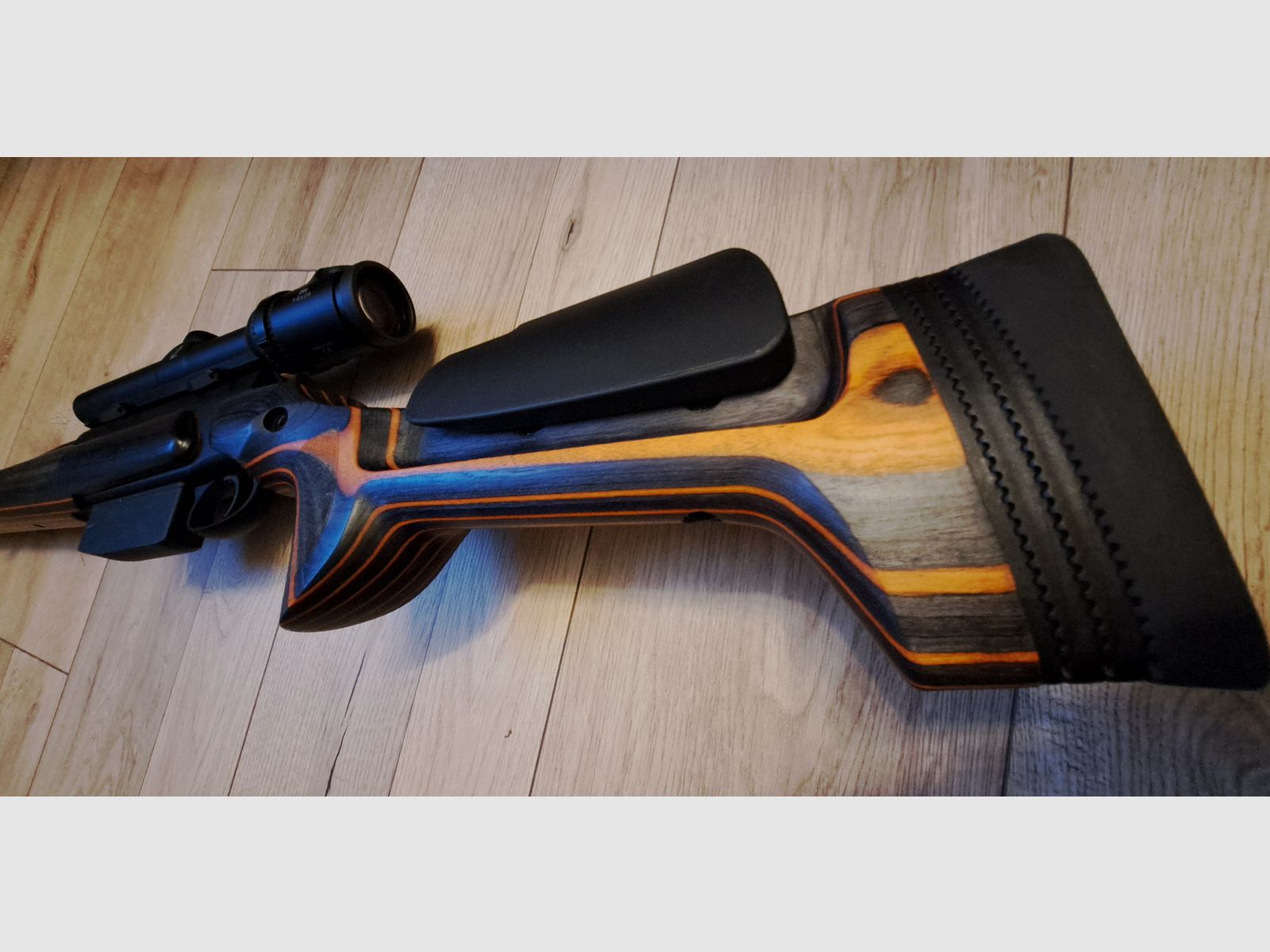 SAUER 404 im KKC Schaft schwarz/orange 9,3 x 62 Mündungsgewinde Swarovski  Z6i