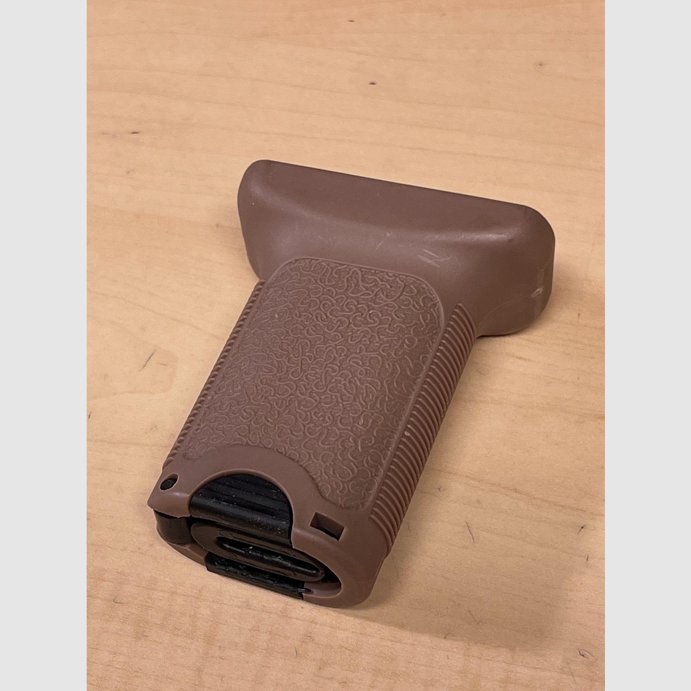 Poignée avant pour Airsoft version angulaire en Dark Earth Key - MOD Type 4