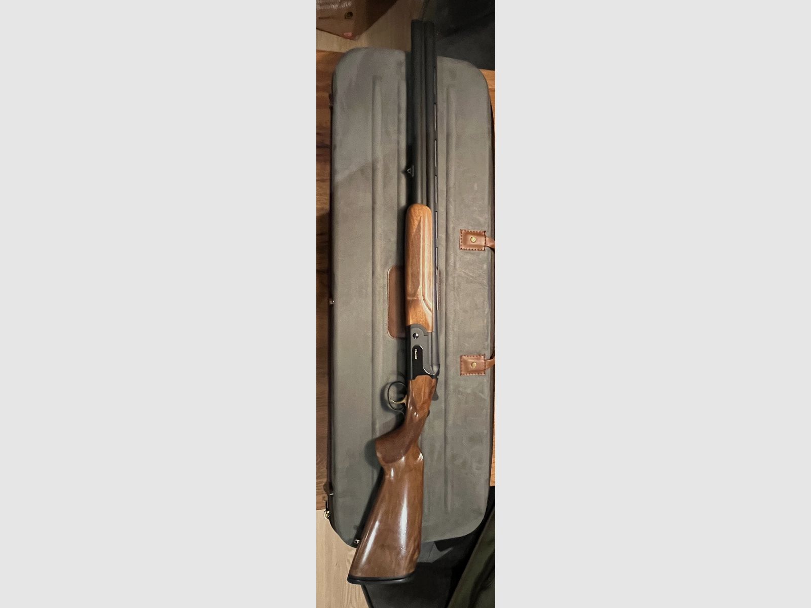 Akkar Churchill 206E Schwarz II