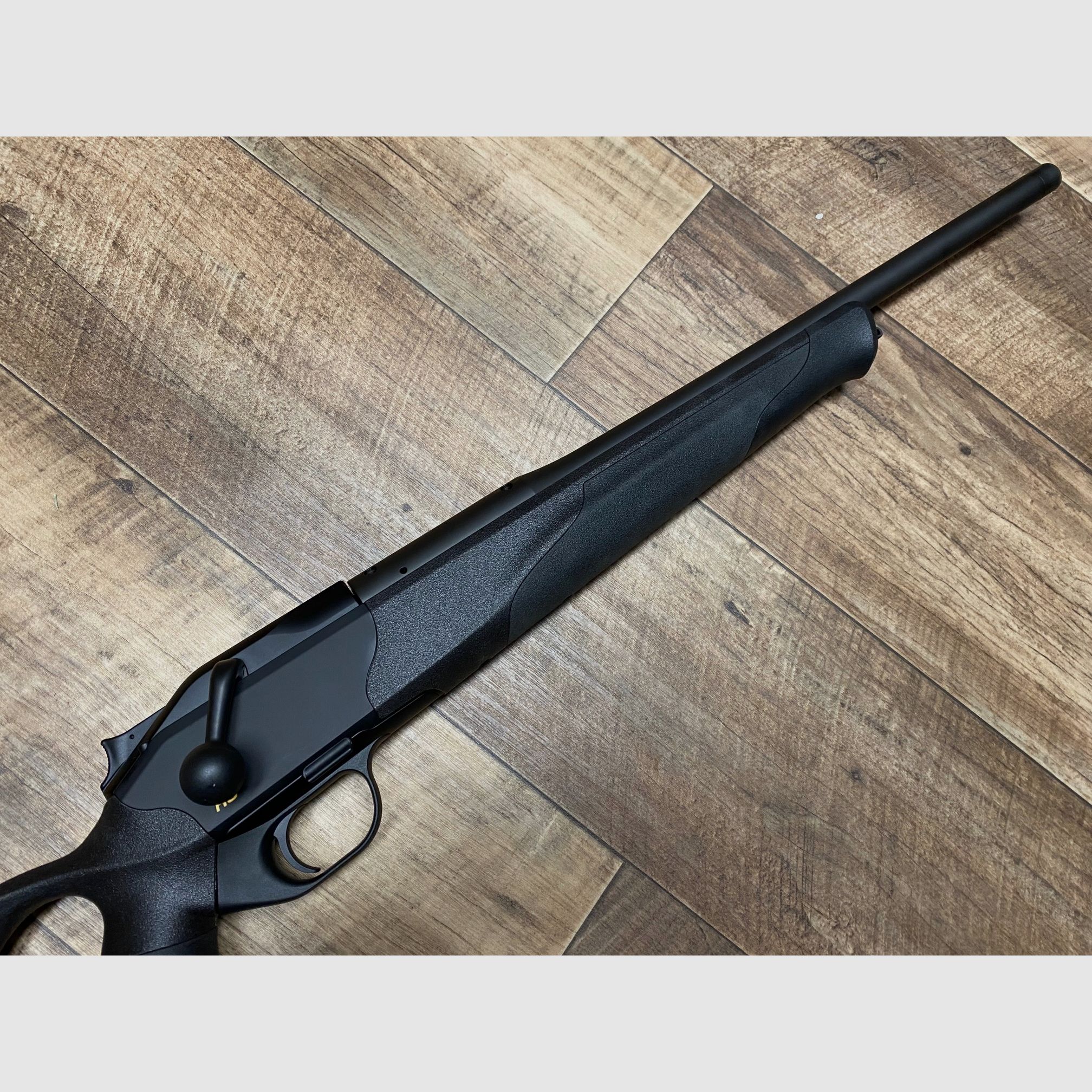 Blaser R8 Ultimate Damenwaffe kurzer Schaft Sonderfarbe SCHWARZ .308win LL 47 cm M15x1, Bild 6 von 6