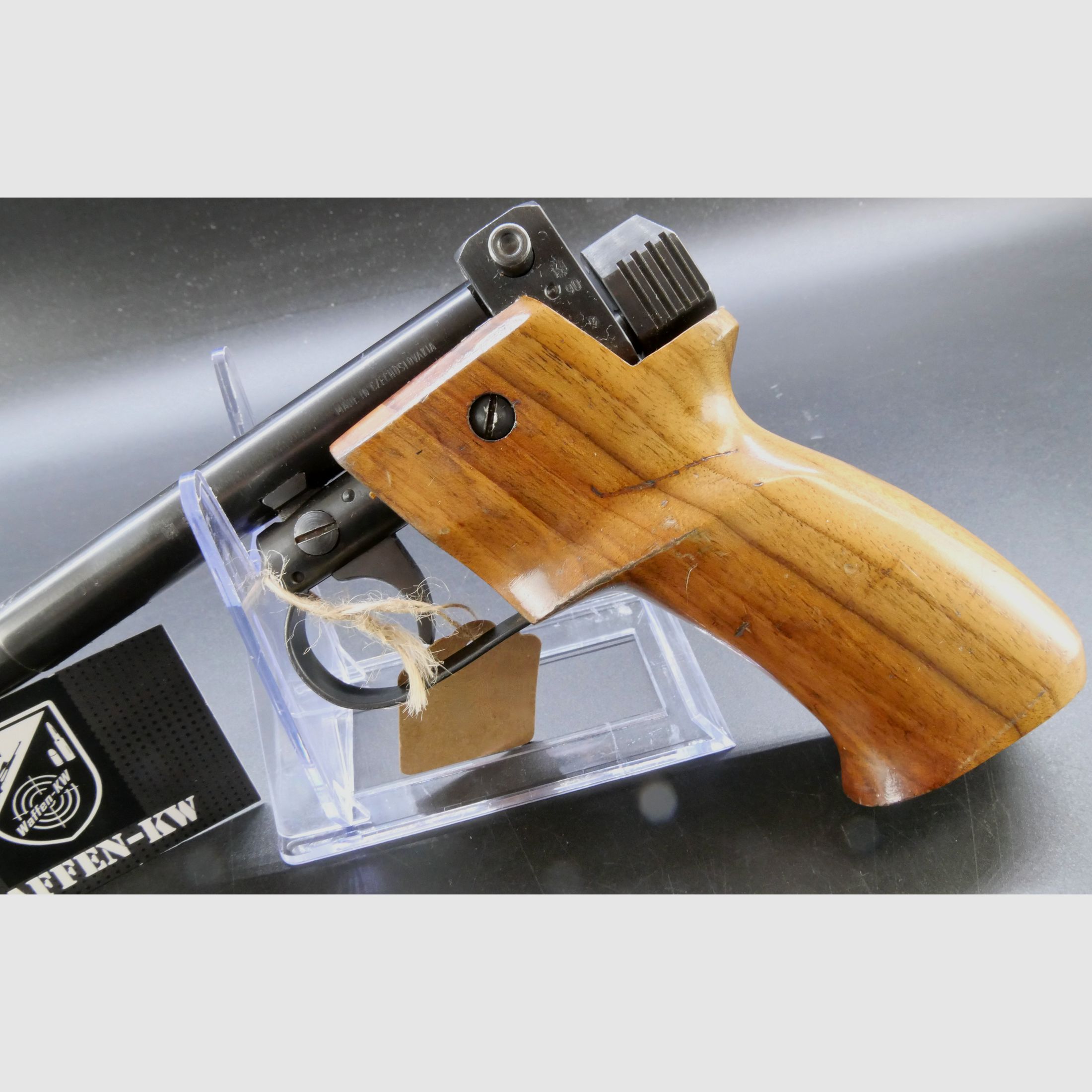 Pistolet à percussion Brünner M-70 .22lr à bascule à main