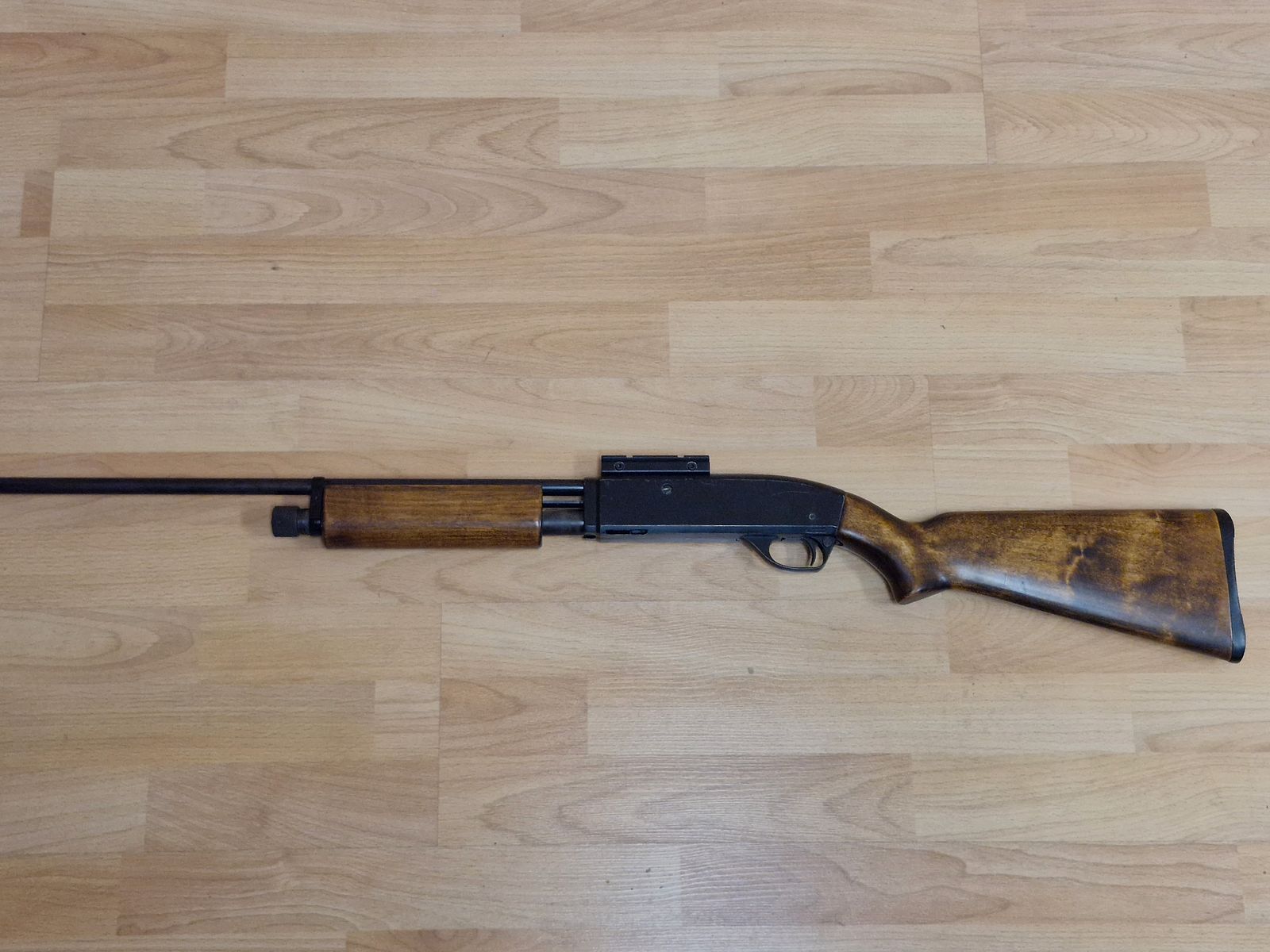 Luftgewehr Crosman 622 Pell Clip Repeater 5,5mm .22 CO2 Vorderschaftrepetierer