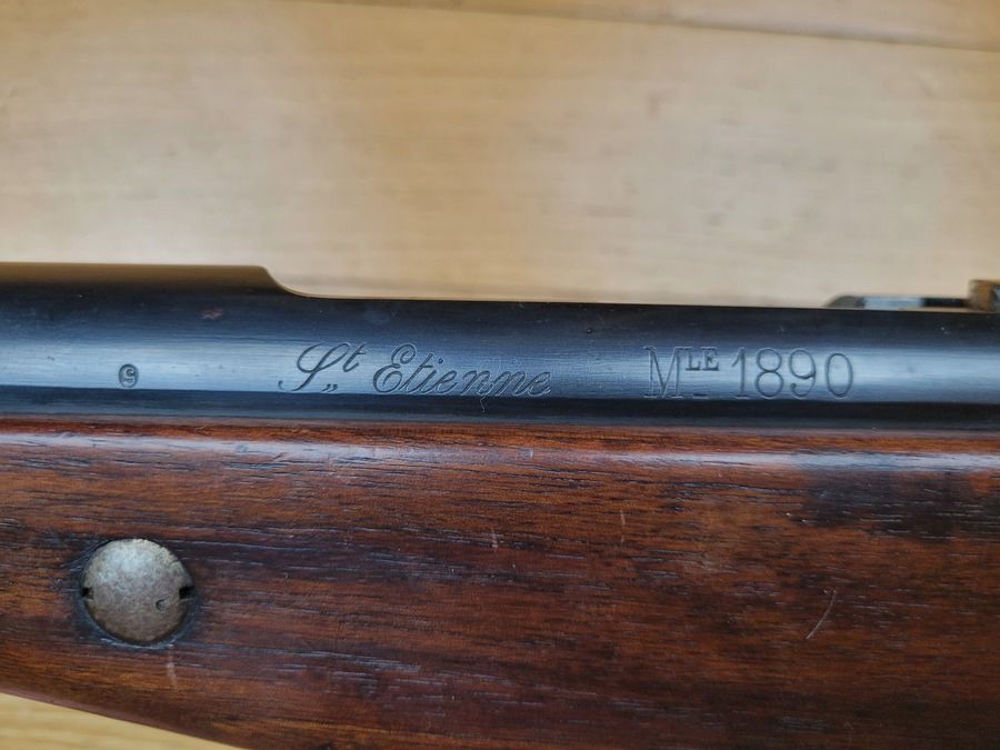 Rarissime et magnifique carabine de cavalerie Berthier 1890 » 2°type » – en trois coups et calibre d&rsquo;origine 8×51 – quasi toutes disparues par passage au standard 1916 et suivants – configuration 100% d’origine – intégralement monomatricule jusqu&rsquo;à la baguette – État muséal !, image 27 sur 30