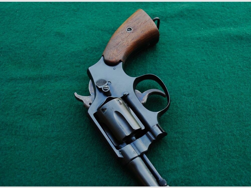 Smith & Wesson, Military & Police, Polizeirevolver, England, div. Stempel