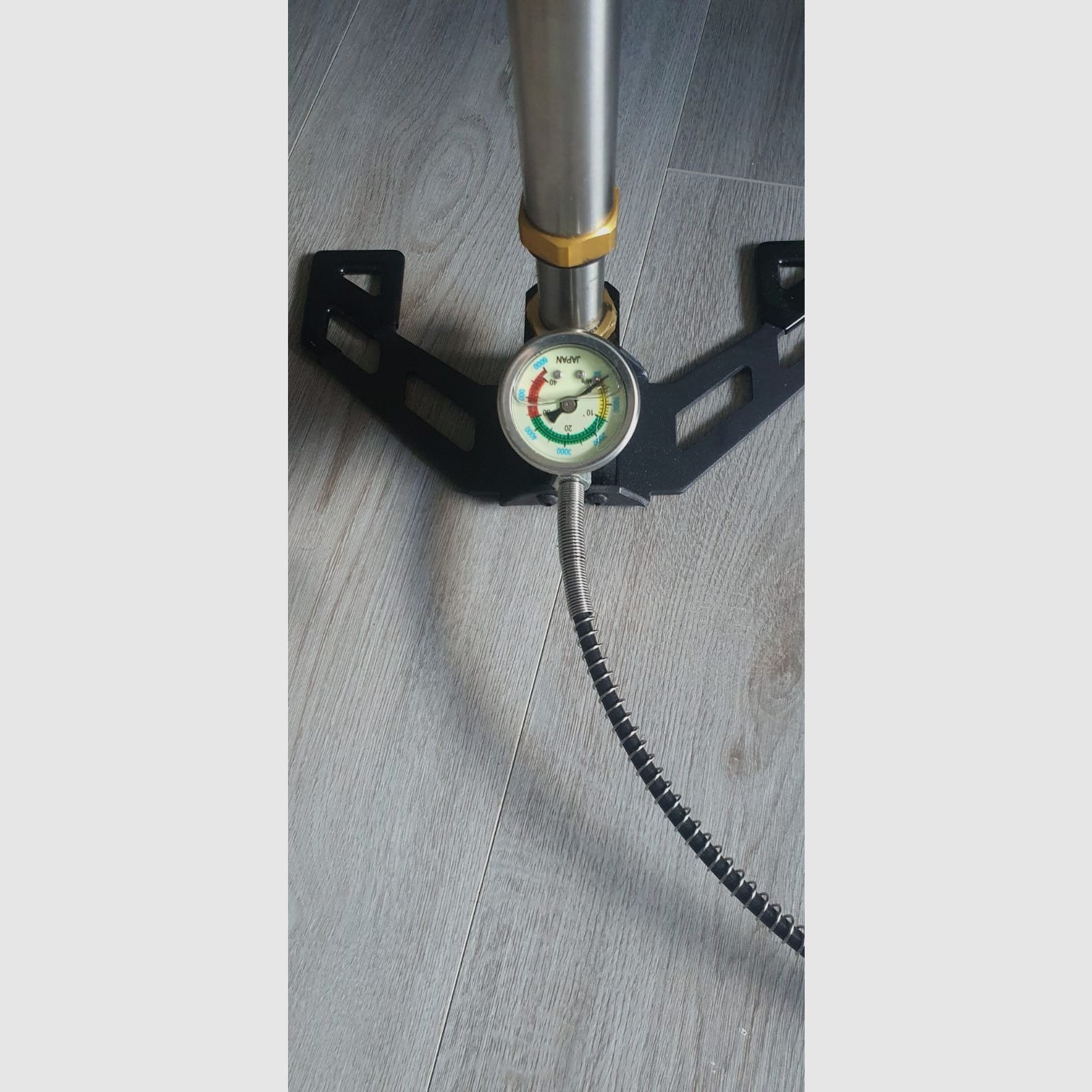 Diana Stormrider 4.5mm with hand pump and built-in bipod