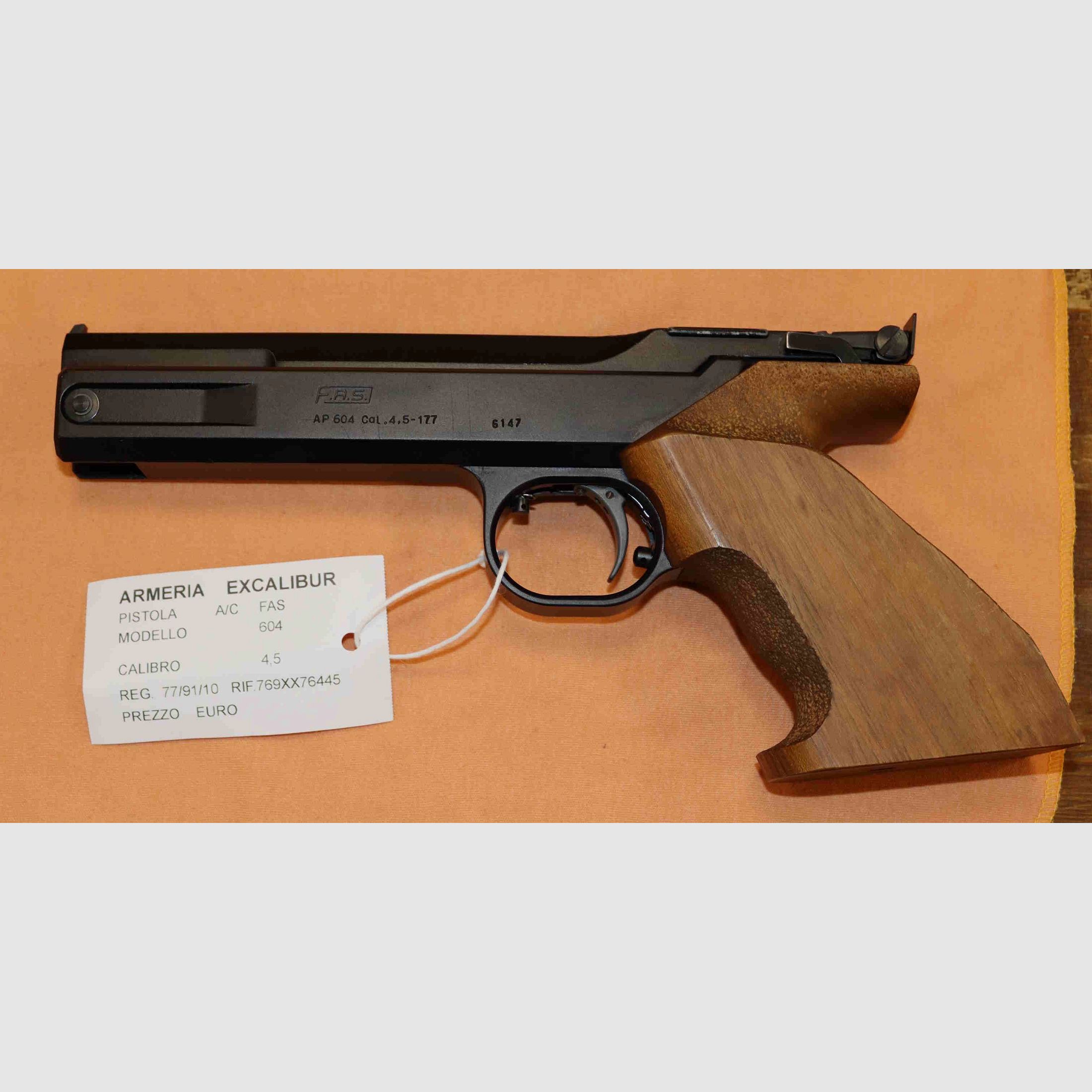 Pistole A/C Fas Modell 604 Kaliber 4.5, Bild 1 von 5