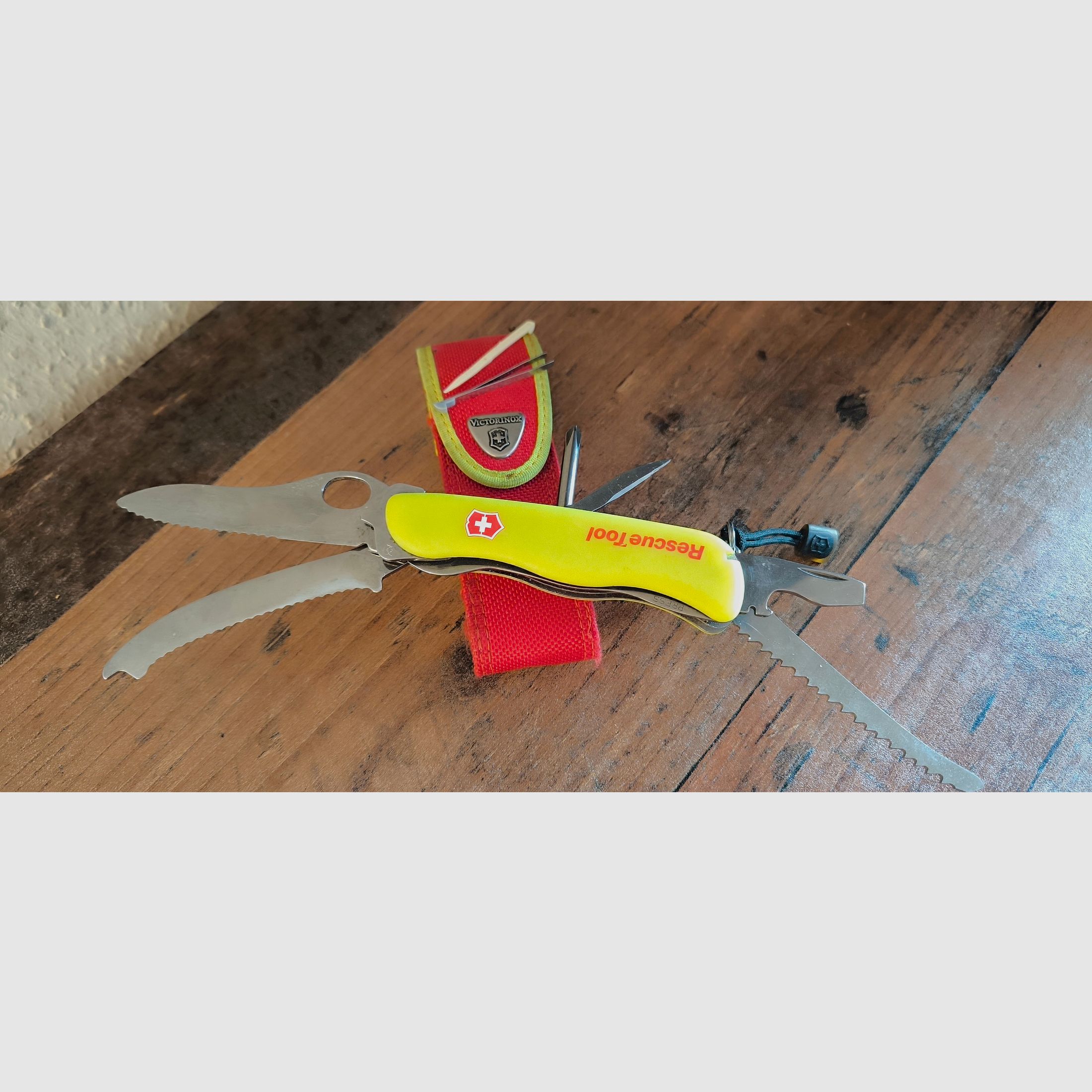 ⚠️ Achtung Sammlungs Auflösung!! Gebrauchtes Messer - Original Schweizer Taschen Messer - Rescue Tool mit Etui ⚠️ Achtung Versandkosten Frei!! 