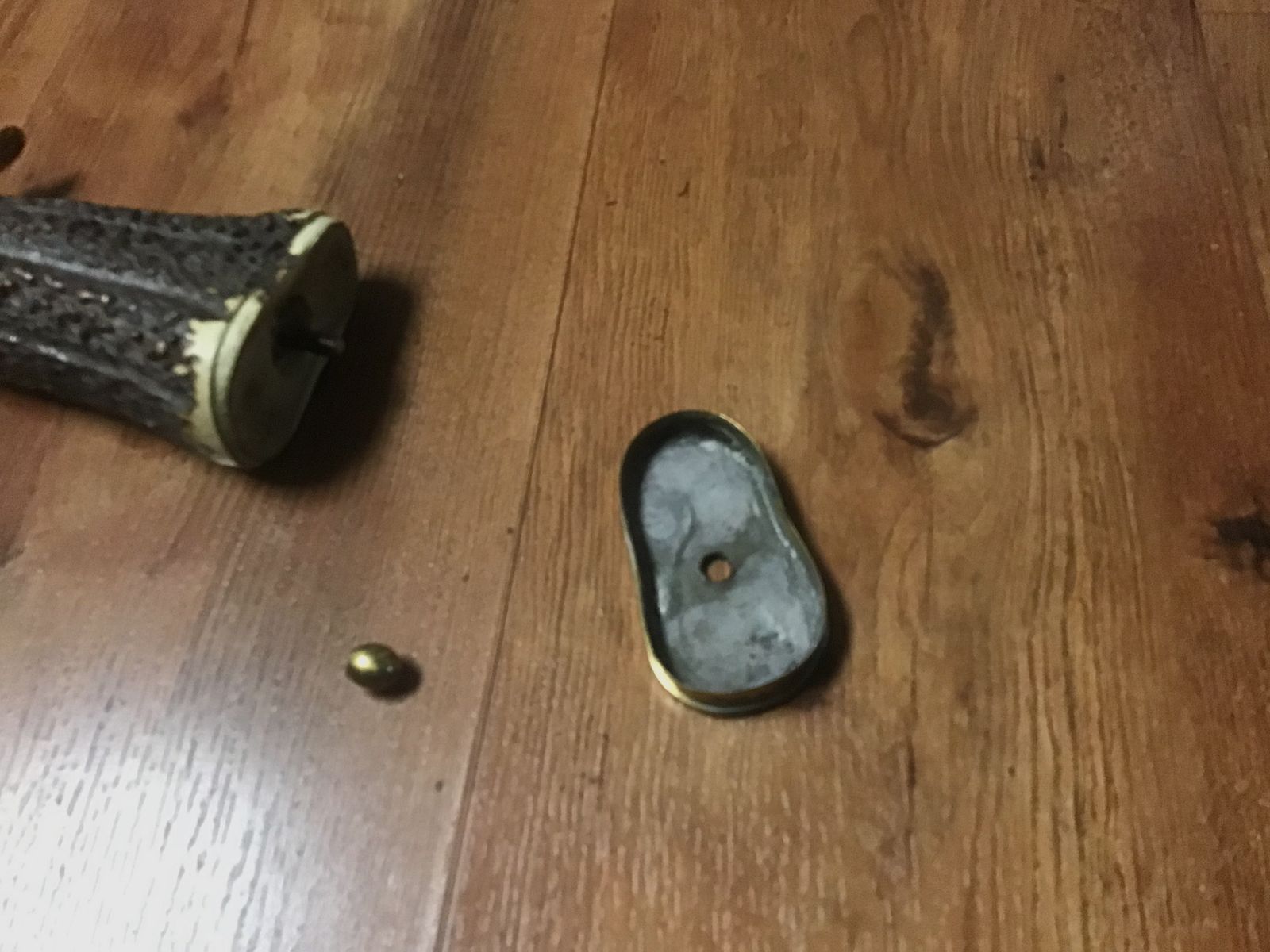 2 beaux couteaux de chasse presque épées avec l'inscription Vivat Diana