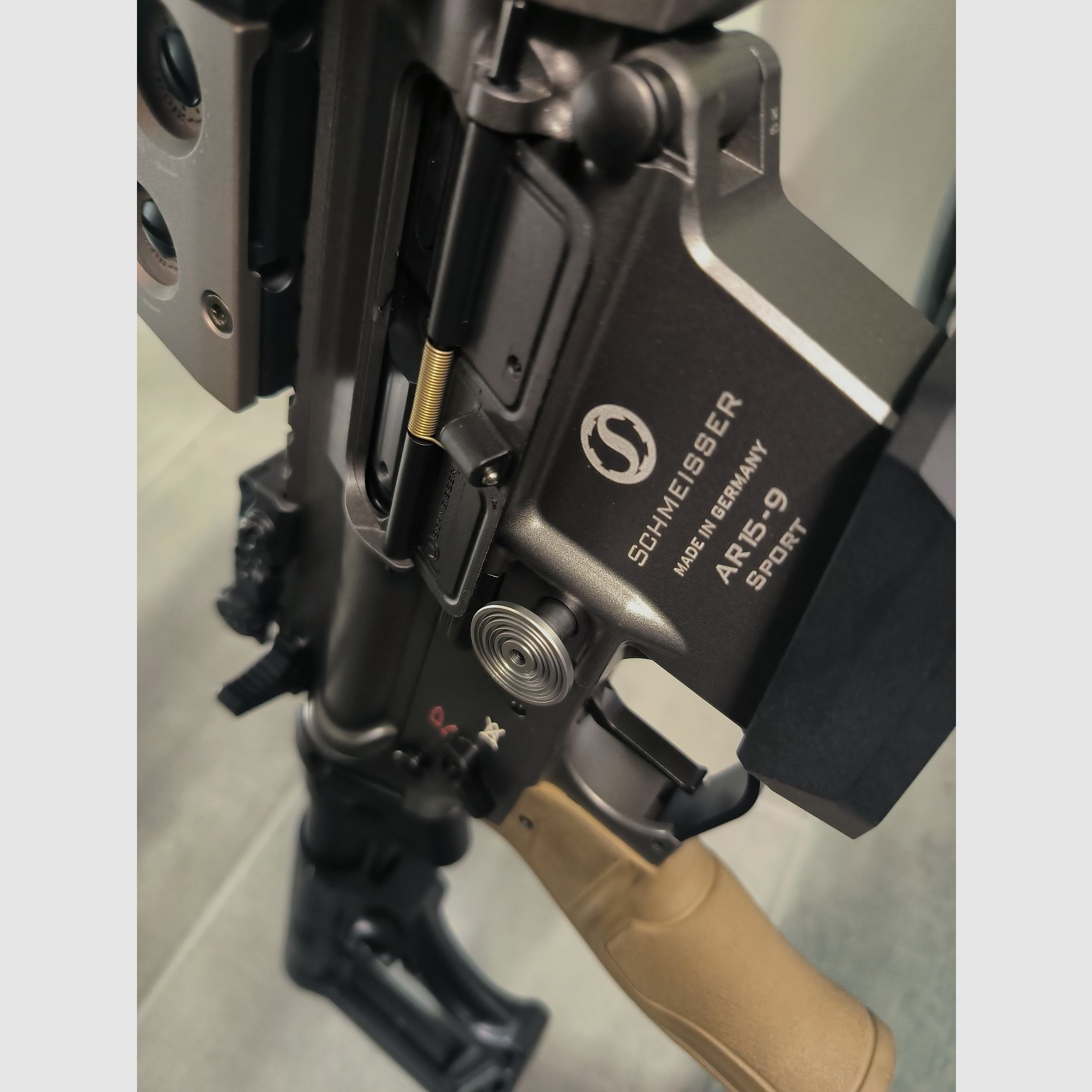 Schmeisser AR15 9 PCC magazine button / release button