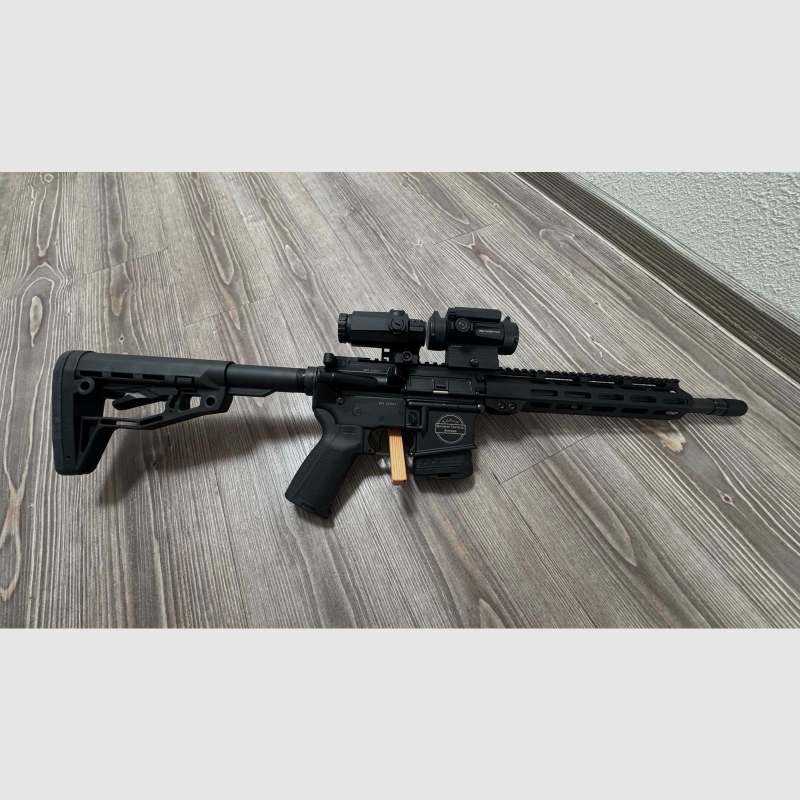 BTS AR15 calibro 300 BLK Blackout con grilletto Match e ottica Vector