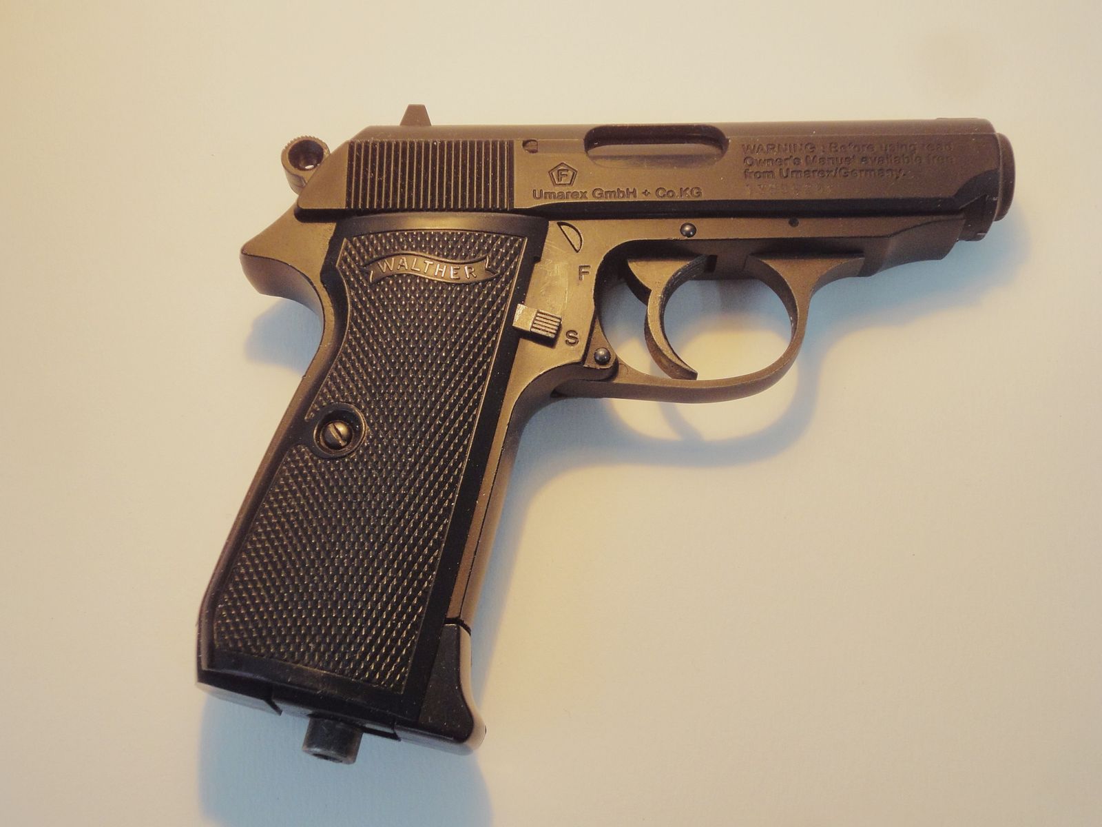 Walther PPK/s luchtpistool co2