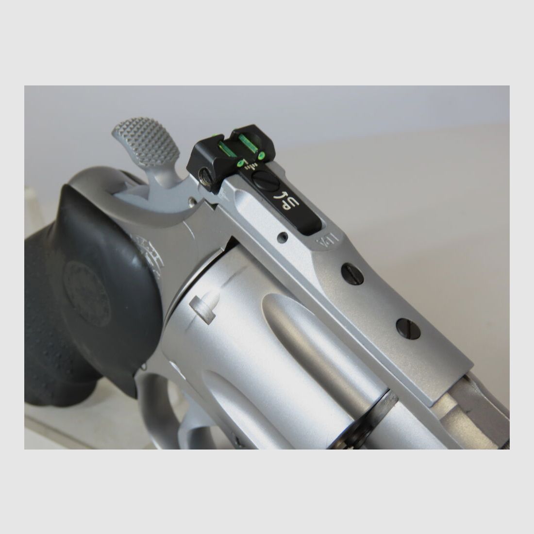 Smith & Wesson 629 - 2 with 2nd barrel in 4 inches