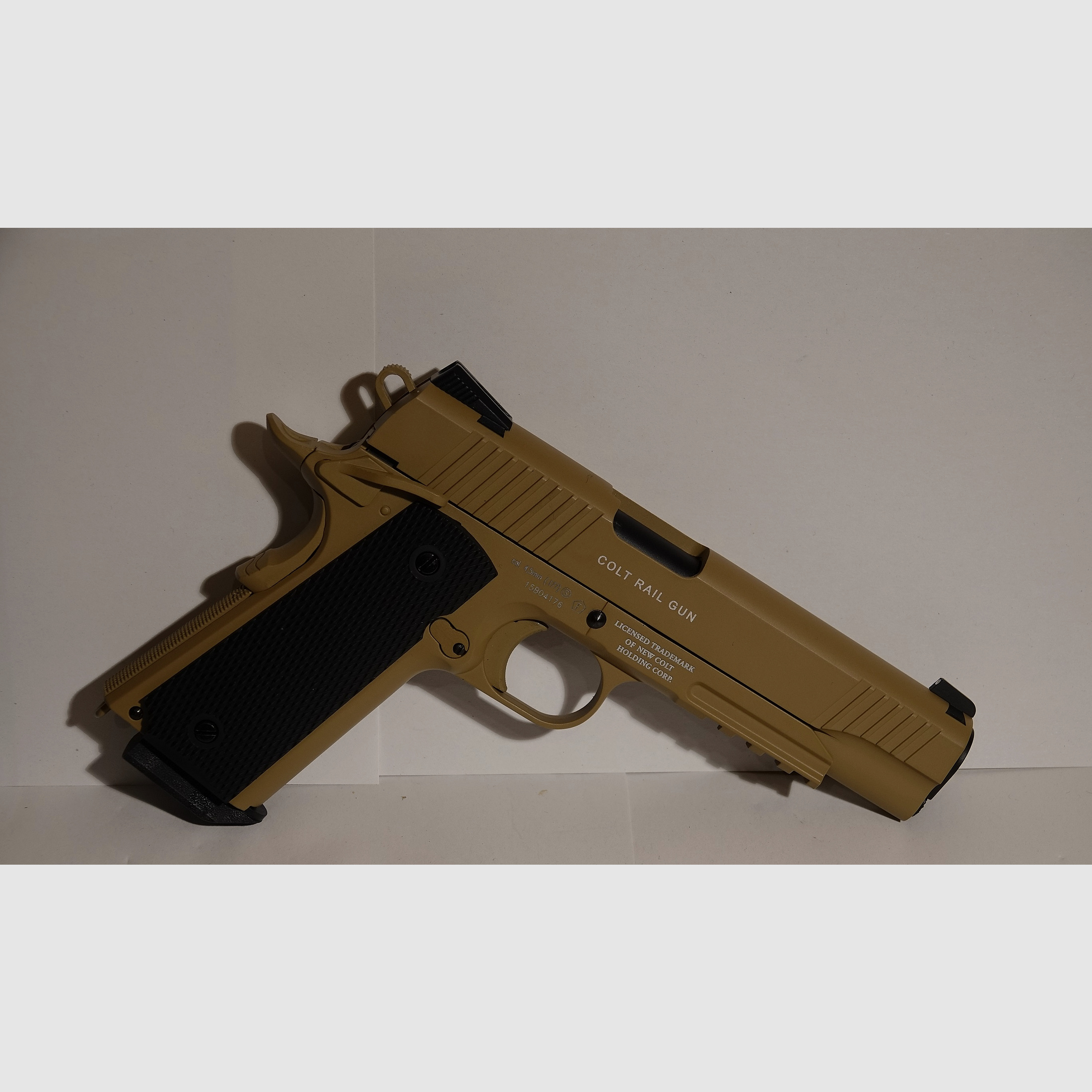 Colt M45 CQBP CO2-pistool in zeldzaam TAN BEIGE als nieuw