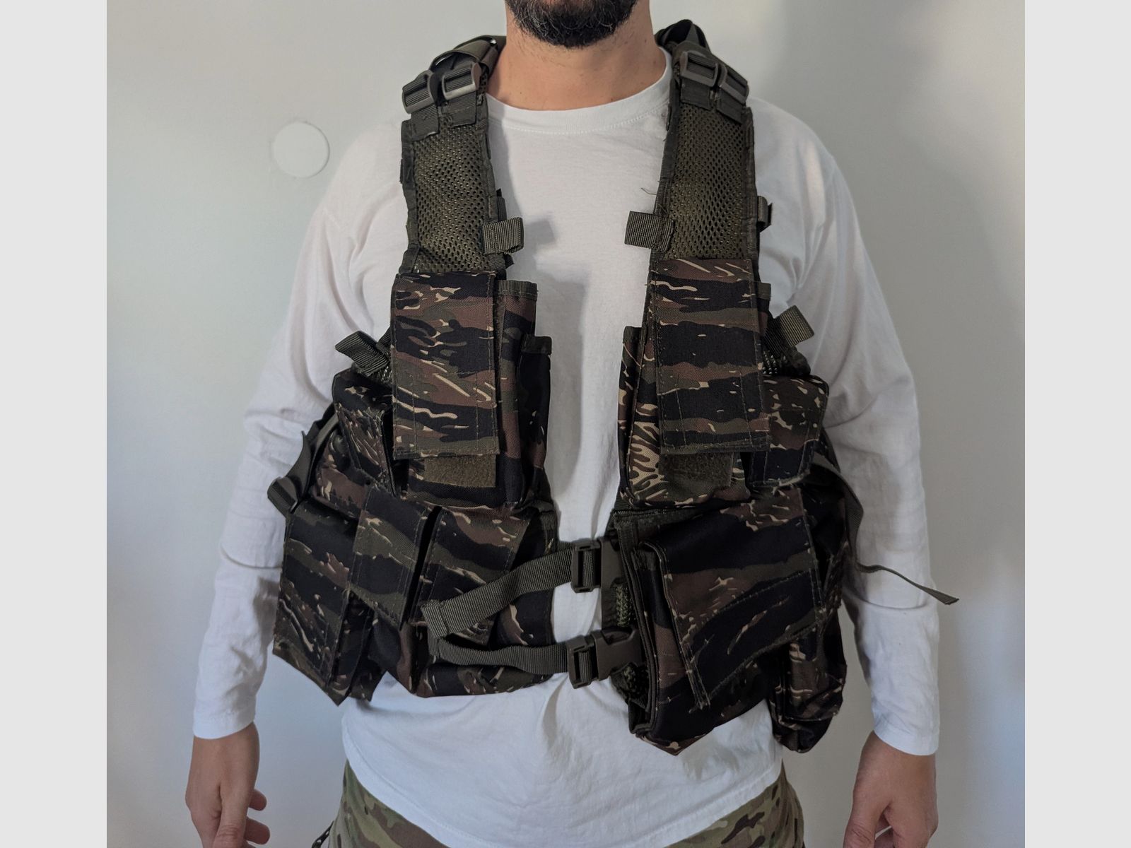 MFH Tiger Stripe Tactische Weste Carrier Tactical Vest Camouflage Airsoft