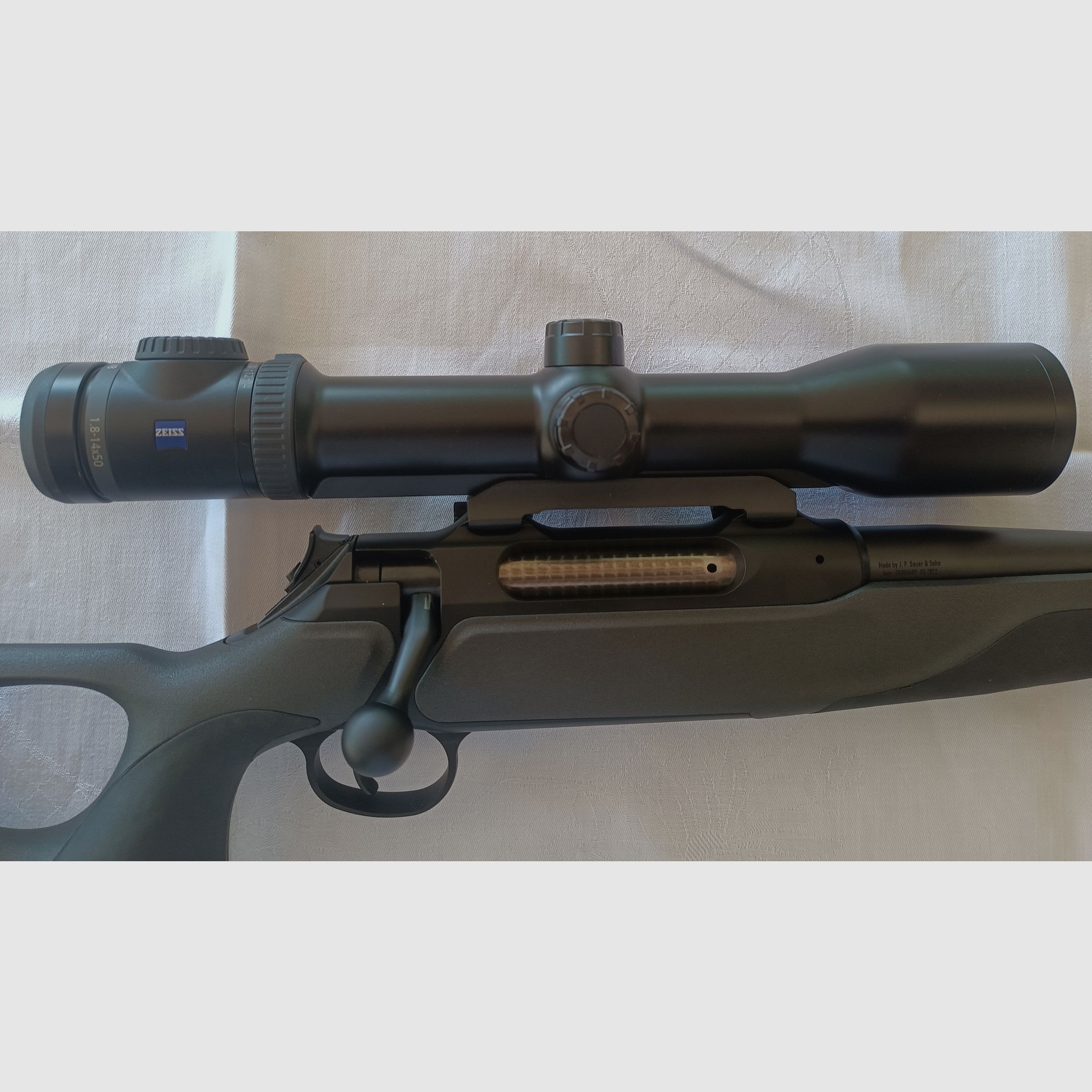 Sauer 404 Synchro XT mit Zeiss Victory V8 1,8-14x50 mit SUM und ERA Silencer SOB2S