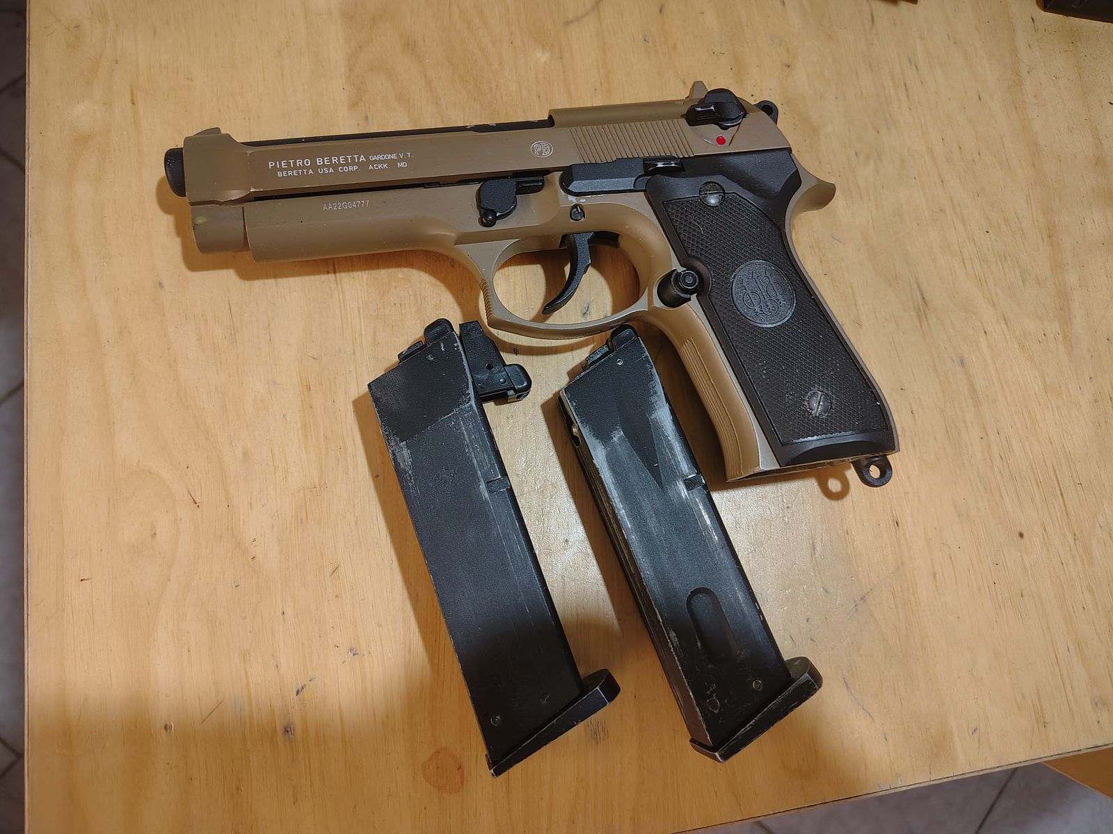 Umarex Beretta 92 FS – Tan/FDE Gbb – cañón de tuning – 2 cargadores – A partir de 18 años